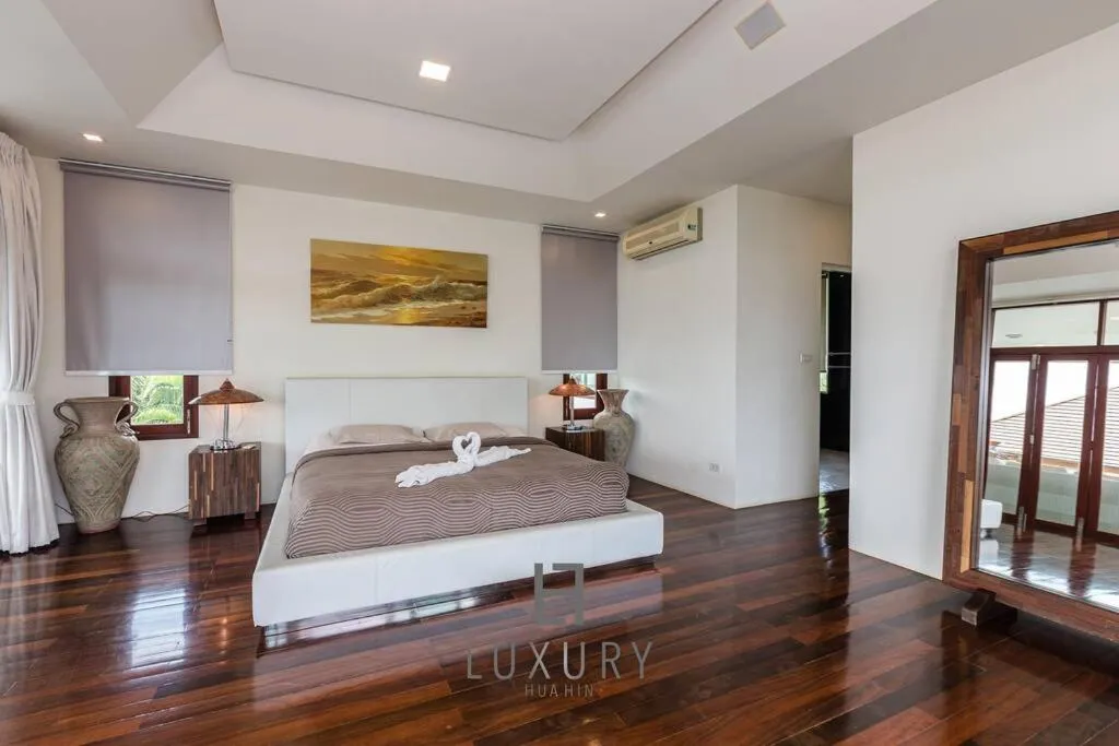 Bed in Unique Pool Villa with 5 Bedrooms and Sea View PM-C1