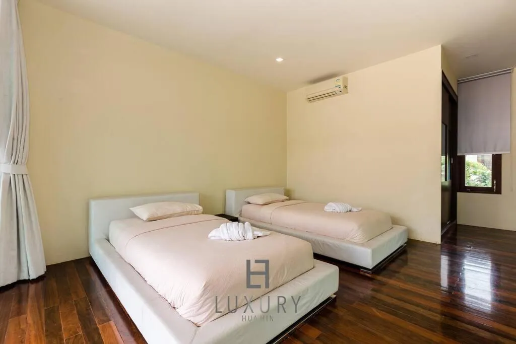 Bed in Unique Pool Villa with 5 Bedrooms and Sea View PM-C1