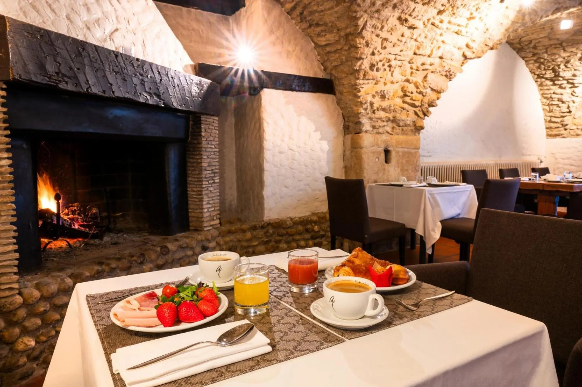 Restaurant/places to eat in Moulin de Vernègues Hôtel & Spa