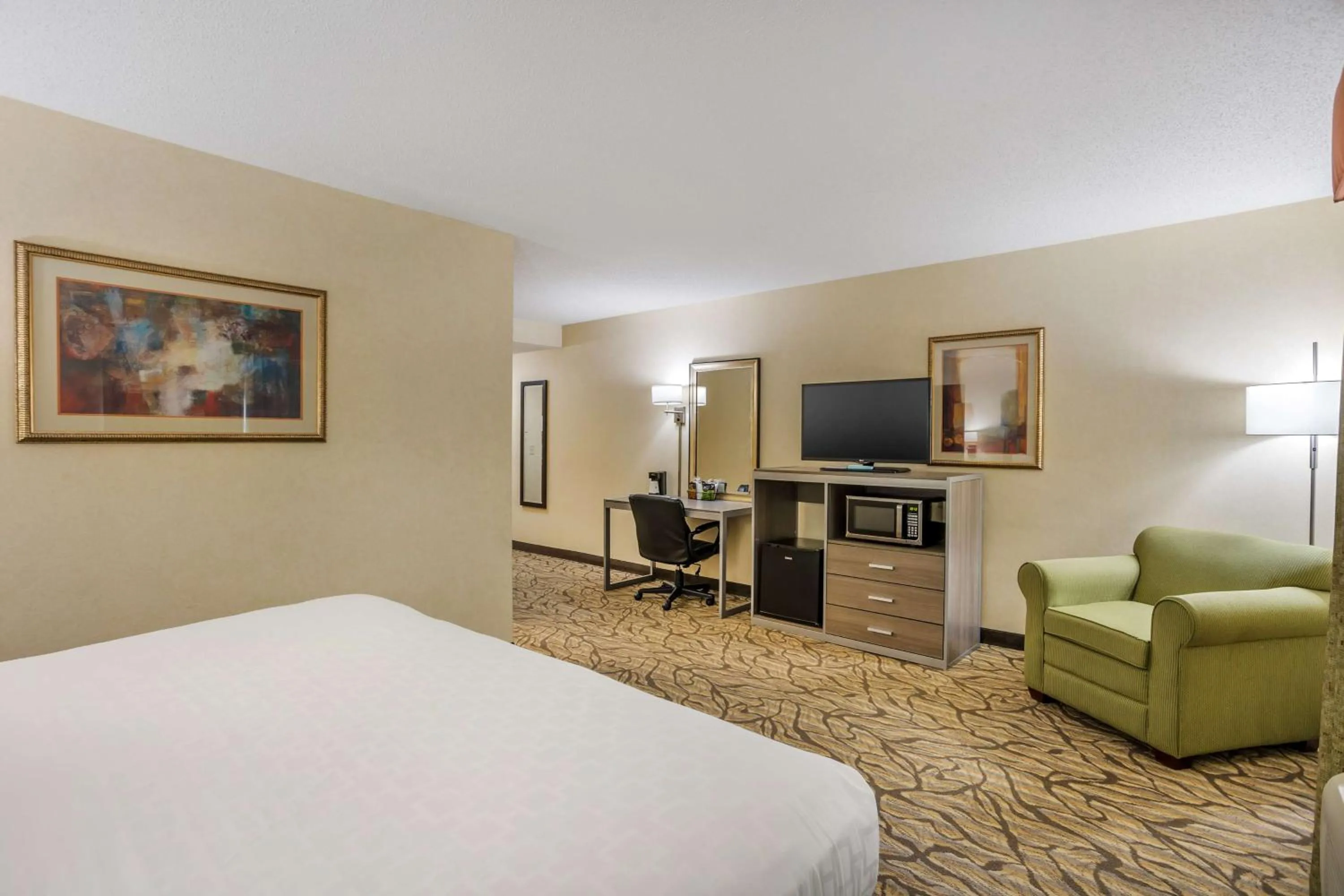 Bedroom, Bed in Best Western Danville Inn