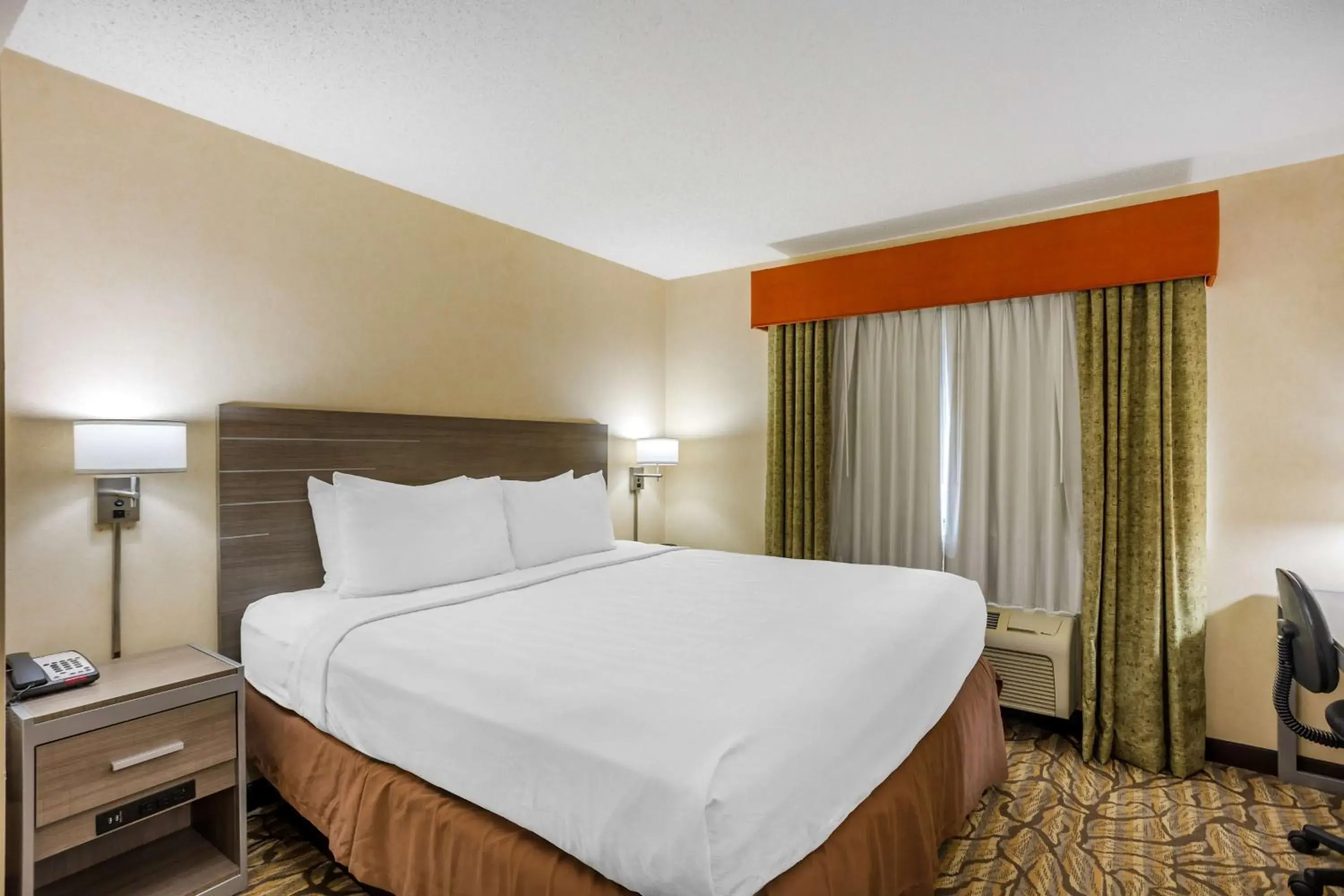 Bedroom, Bed in Best Western Danville Inn Bedroom, Bed in Best Western Danville Inn