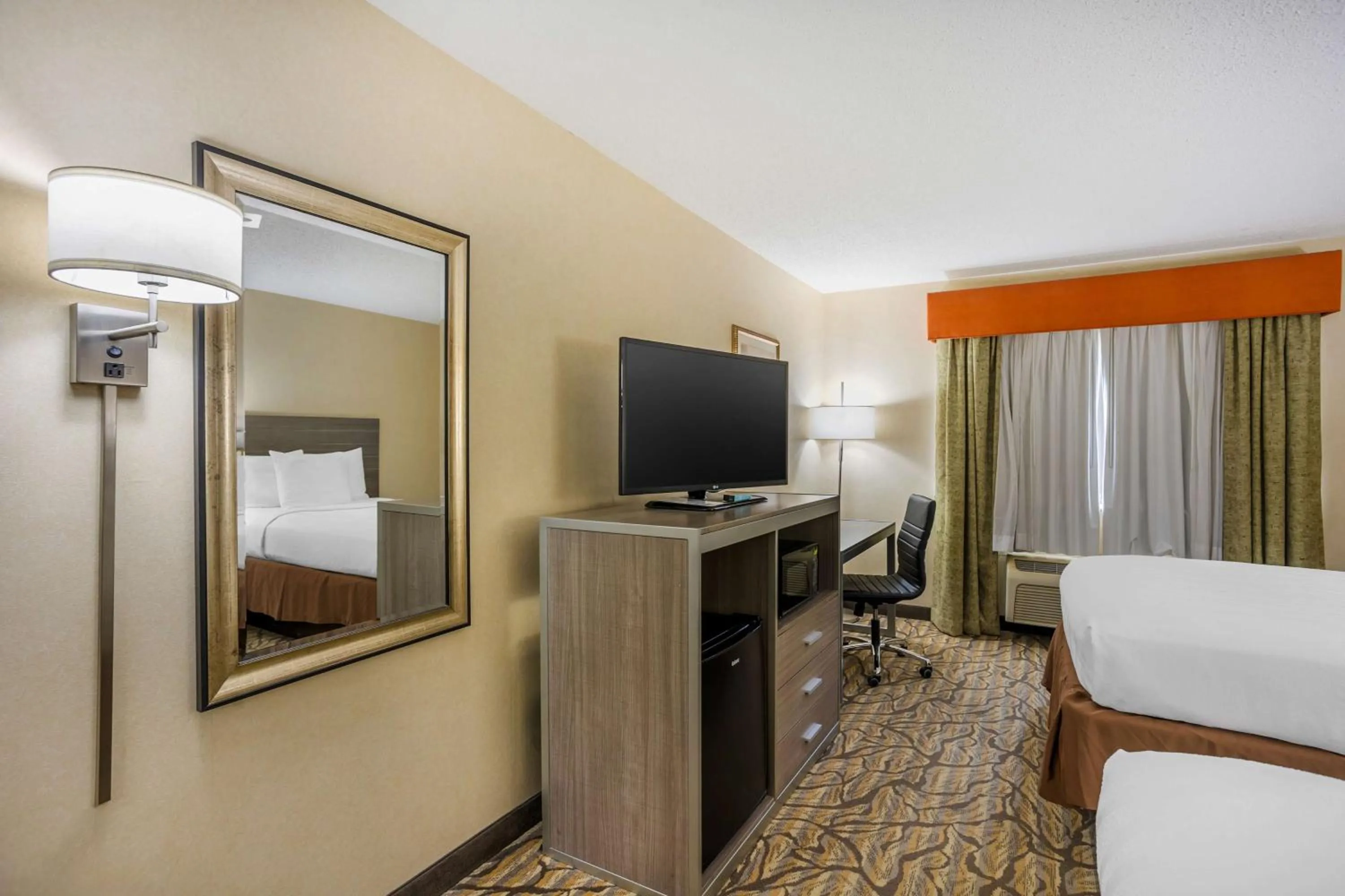 Bedroom, Bed in Best Western Danville Inn