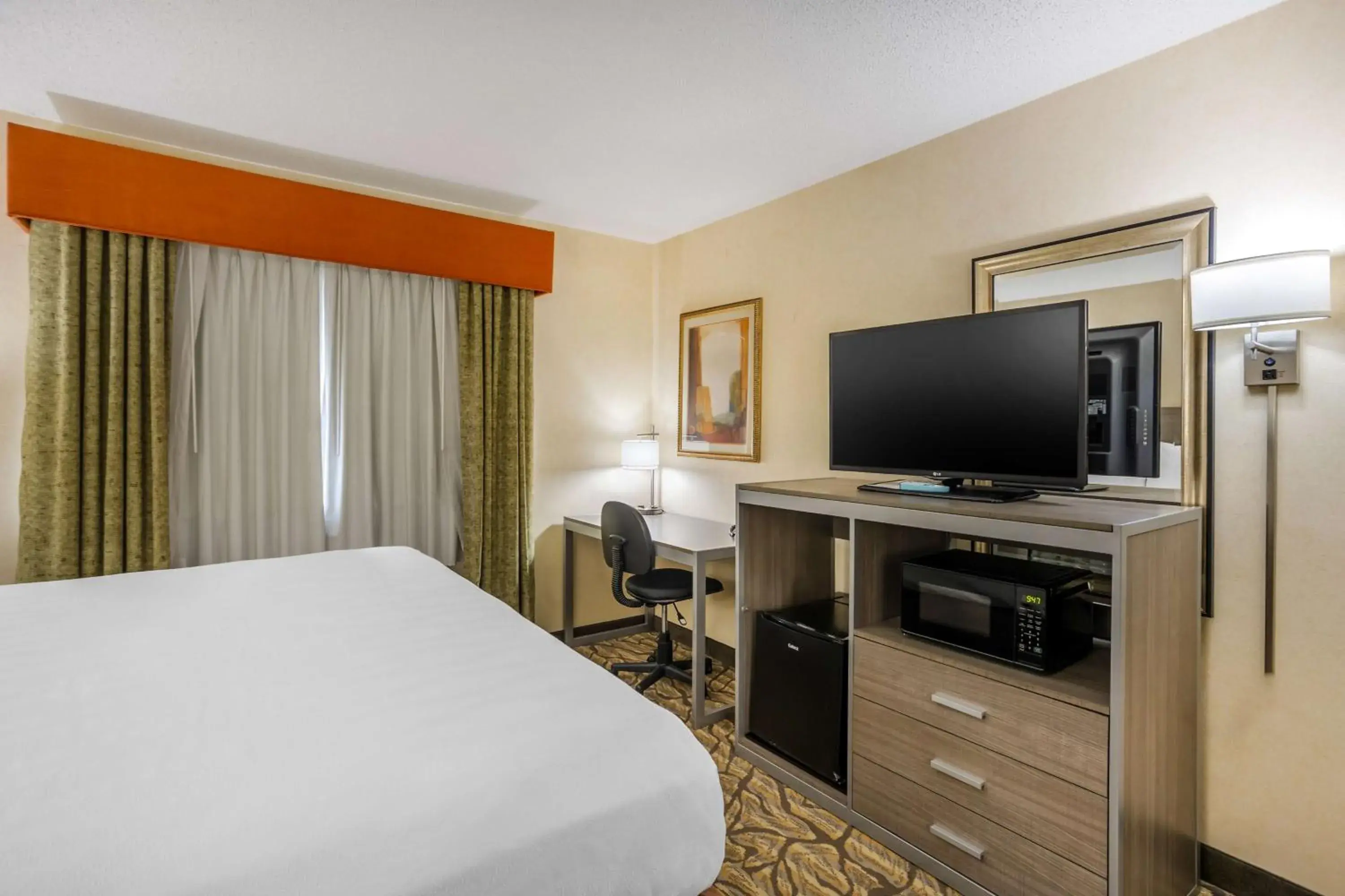 Bedroom, Bed in Best Western Danville Inn Bedroom, Bed in Best Western Danville Inn