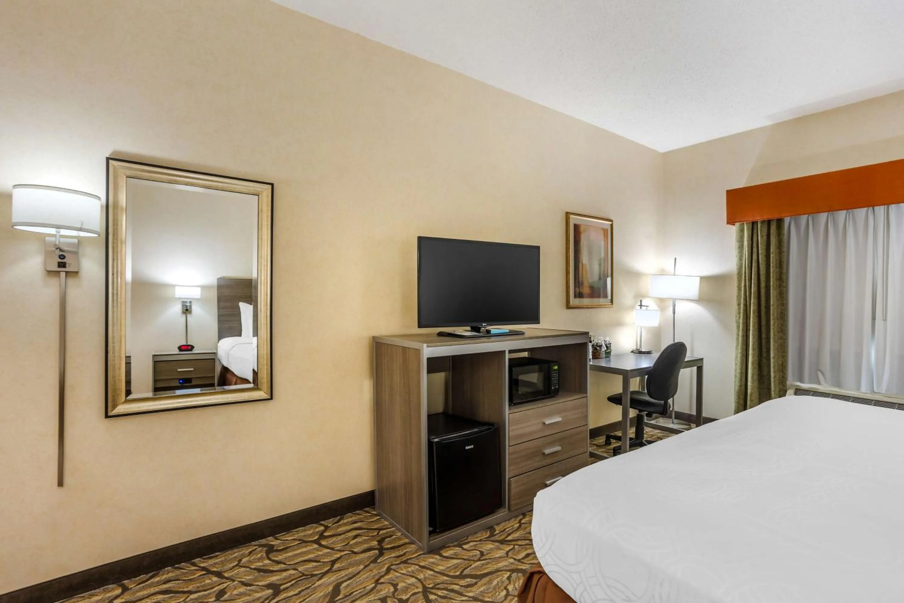 Bedroom, Bed in Best Western Danville Inn