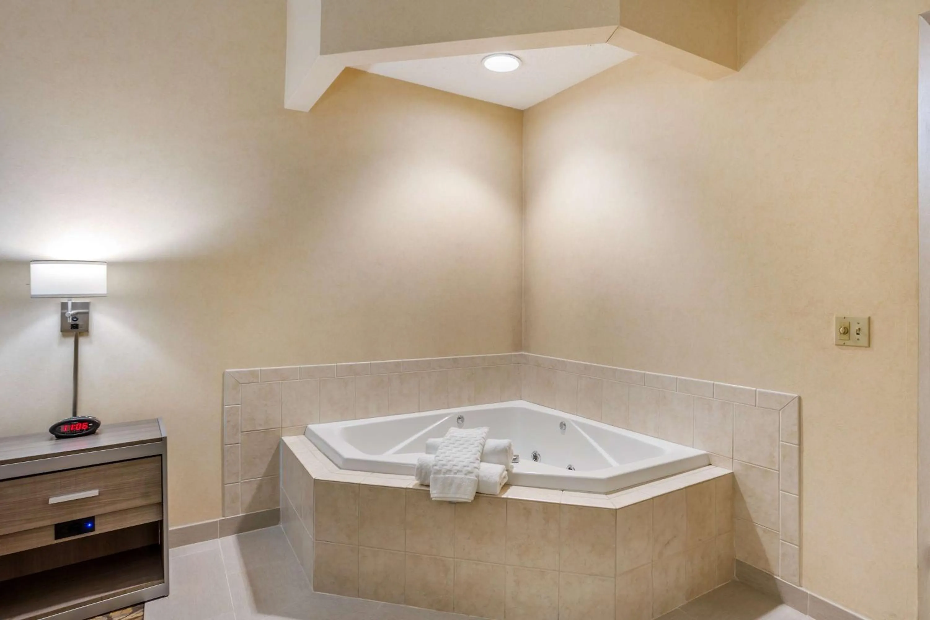 Bedroom in Best Western Danville Inn