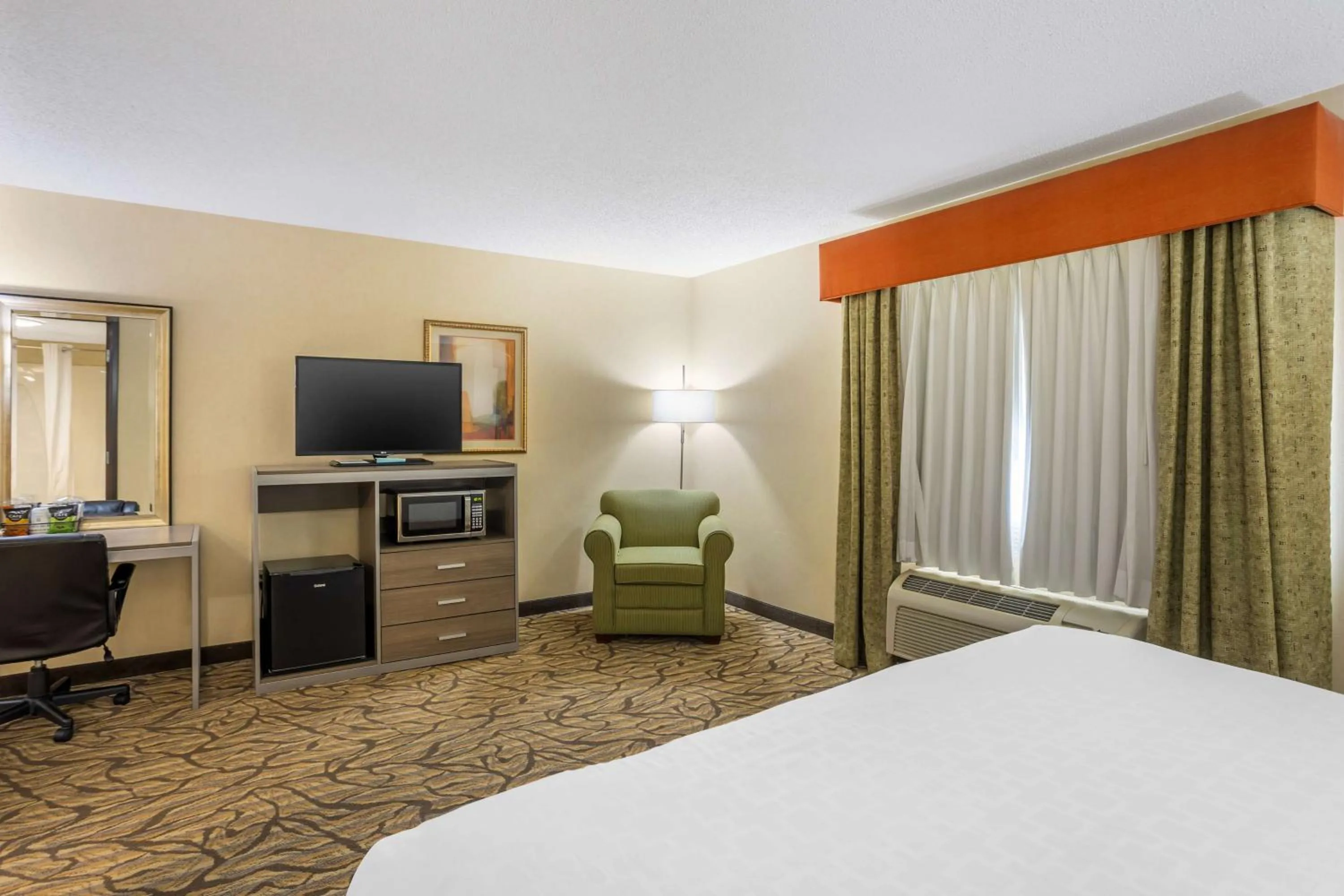 Bedroom, Bed in Best Western Danville Inn