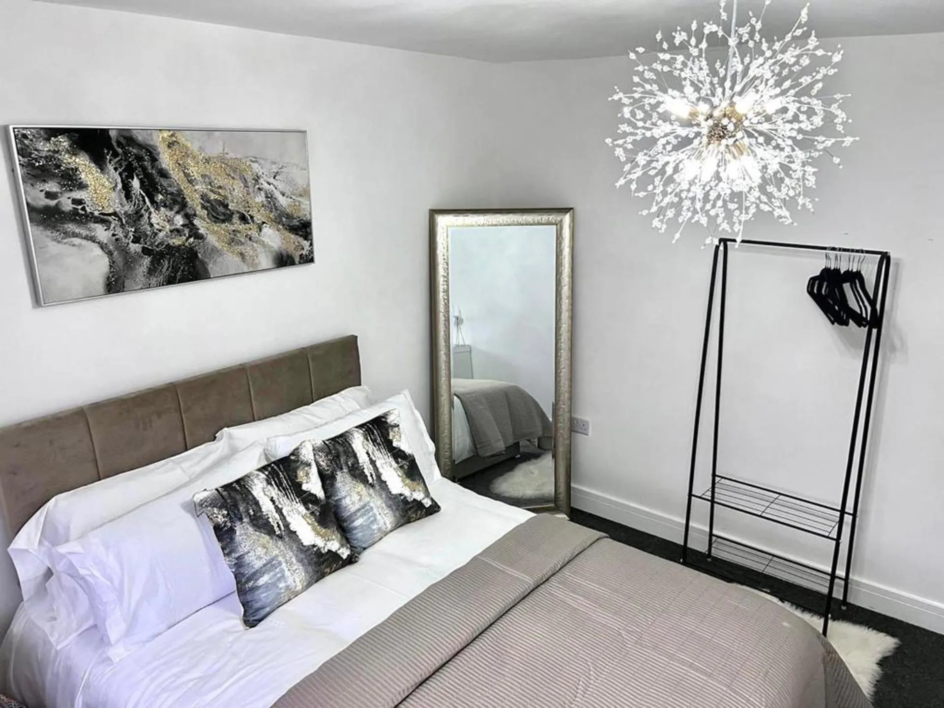 Apartment in 2 Bed apartment Sleeps 3 -Smart Tv -Private garden