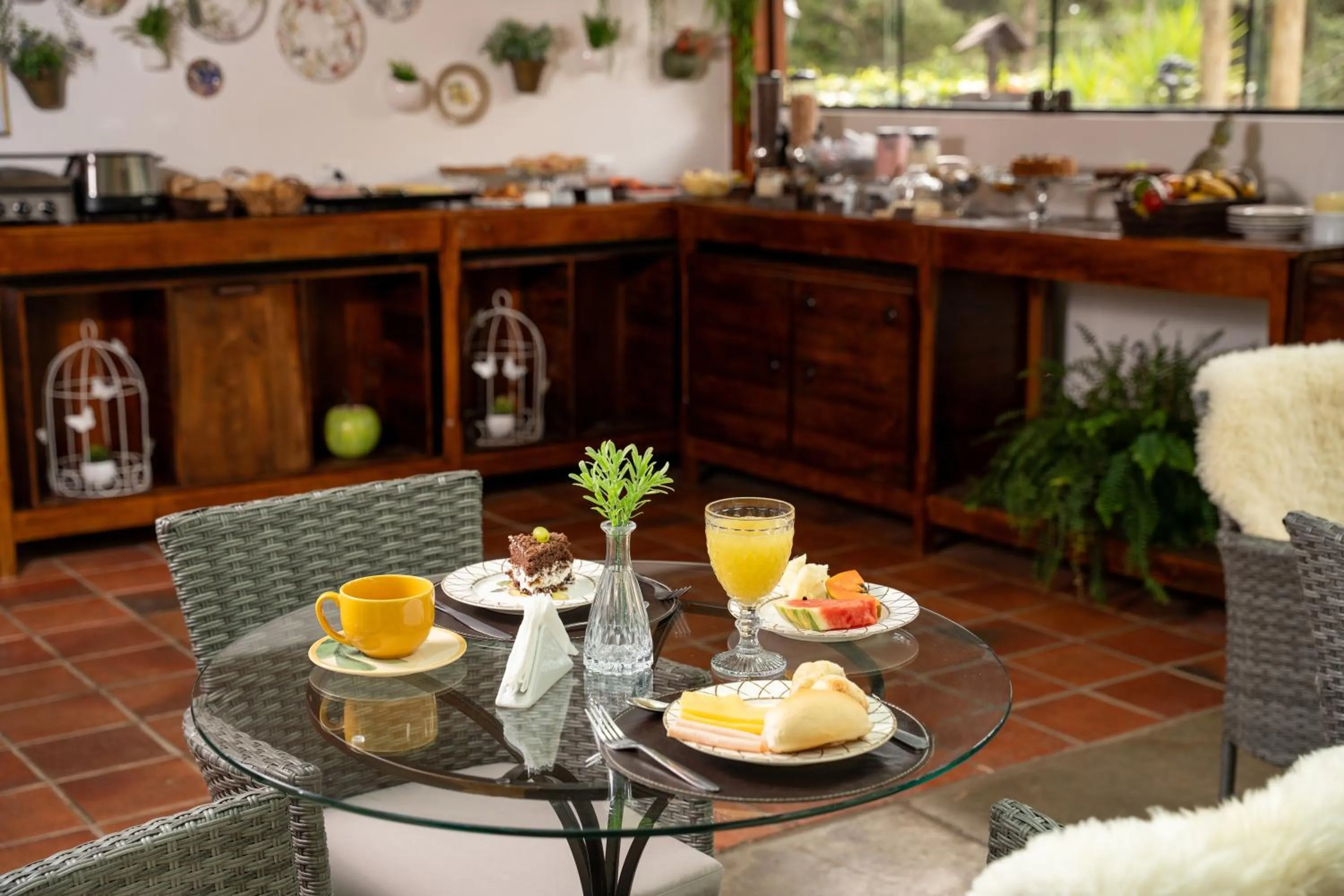 Dining area in Pousada Apple House Campos do Jordao