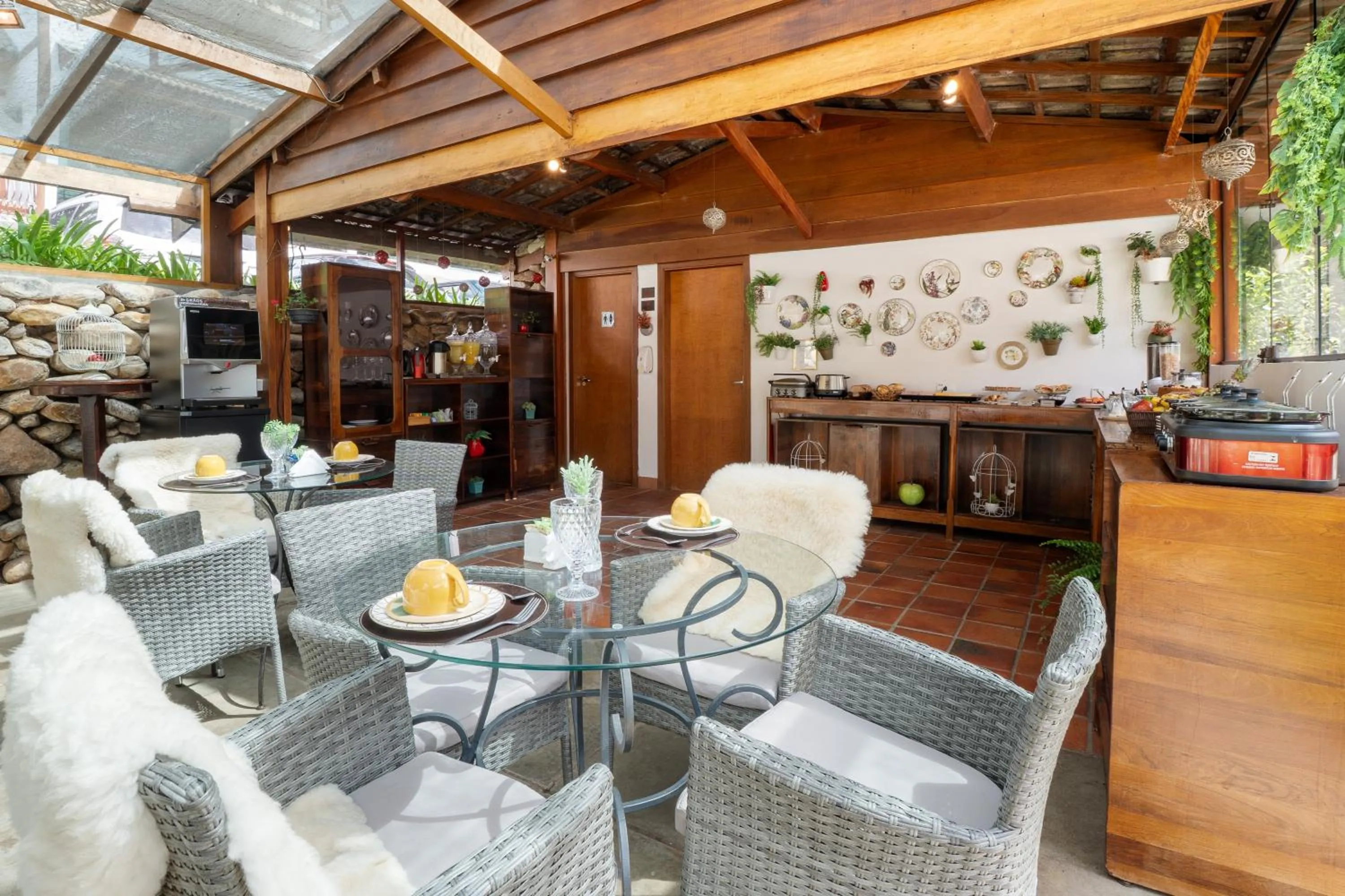 Dining area in Pousada Apple House Campos do Jordao