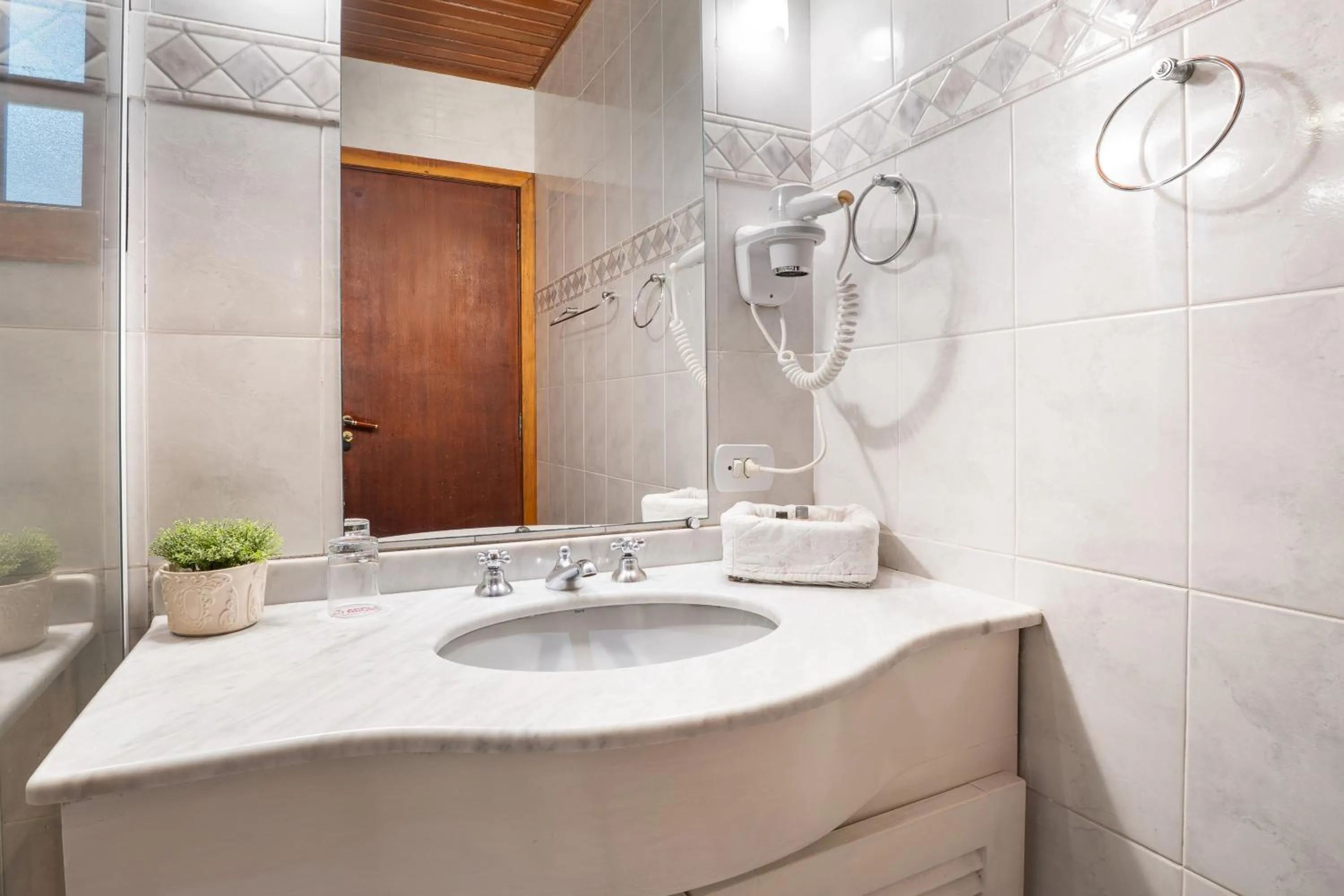 Bathroom in Pousada Apple House Campos do Jordao