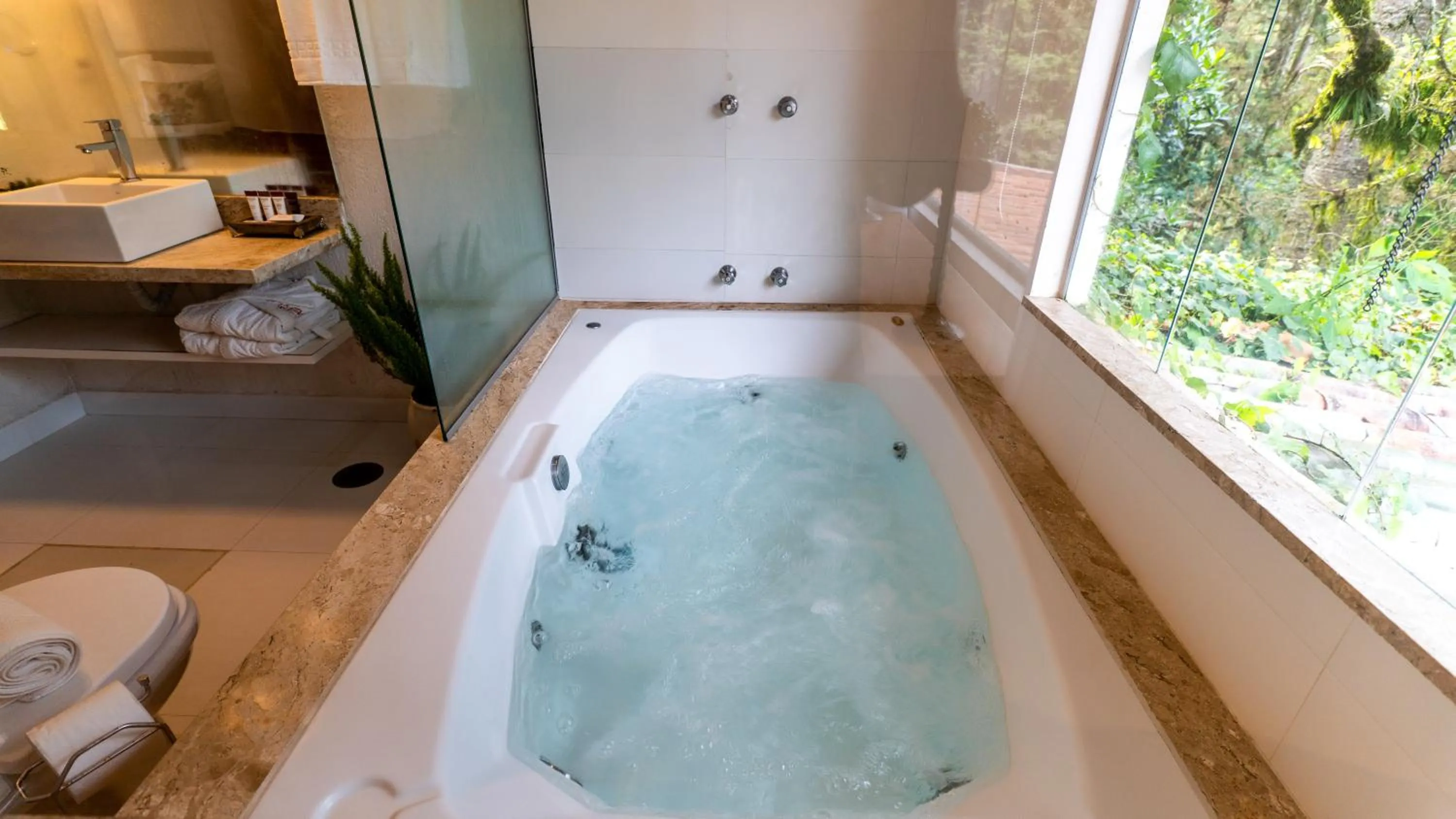 Bathroom in Pousada Apple House Campos do Jordao