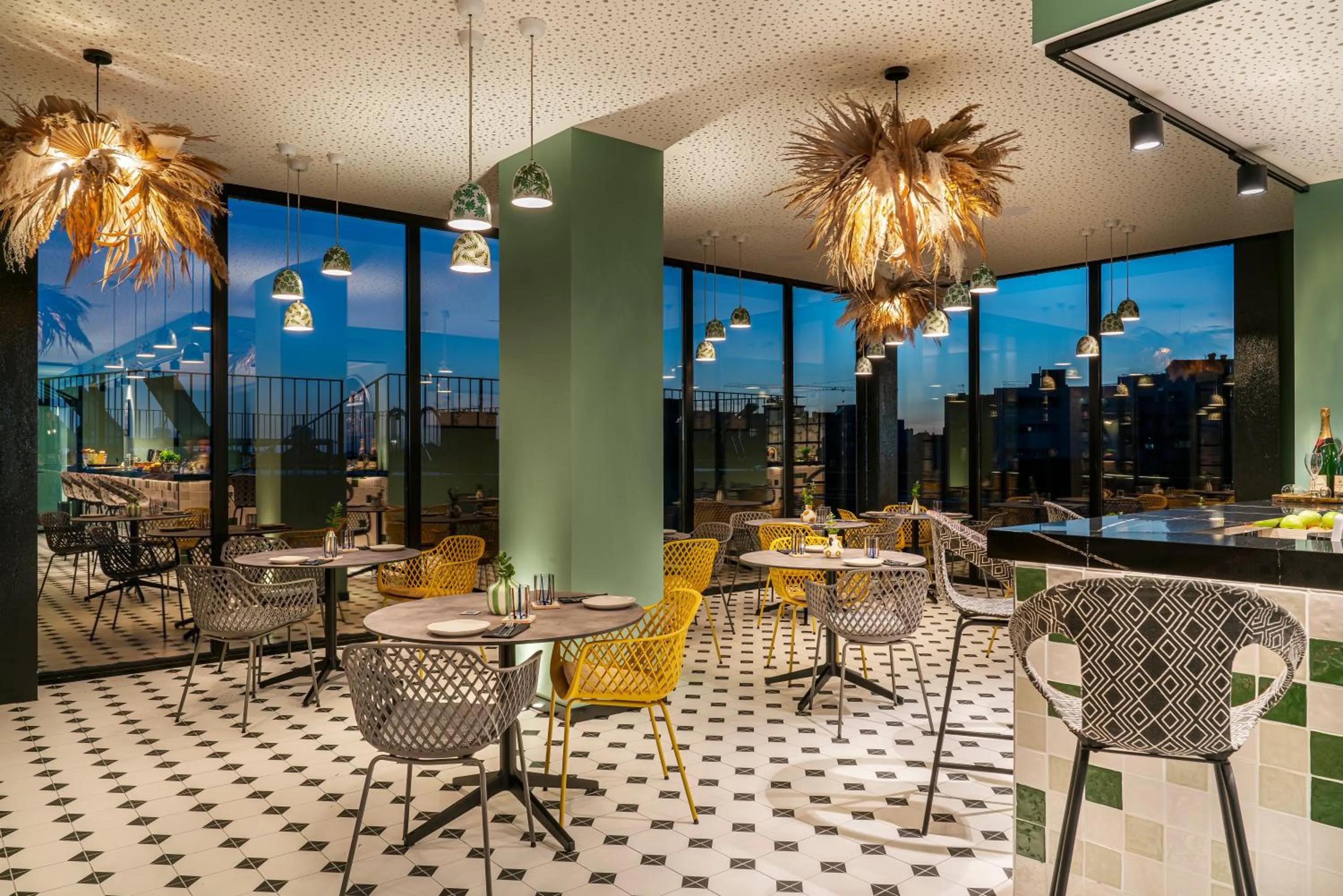 Restaurant/places to eat in Vincci Bonjardim