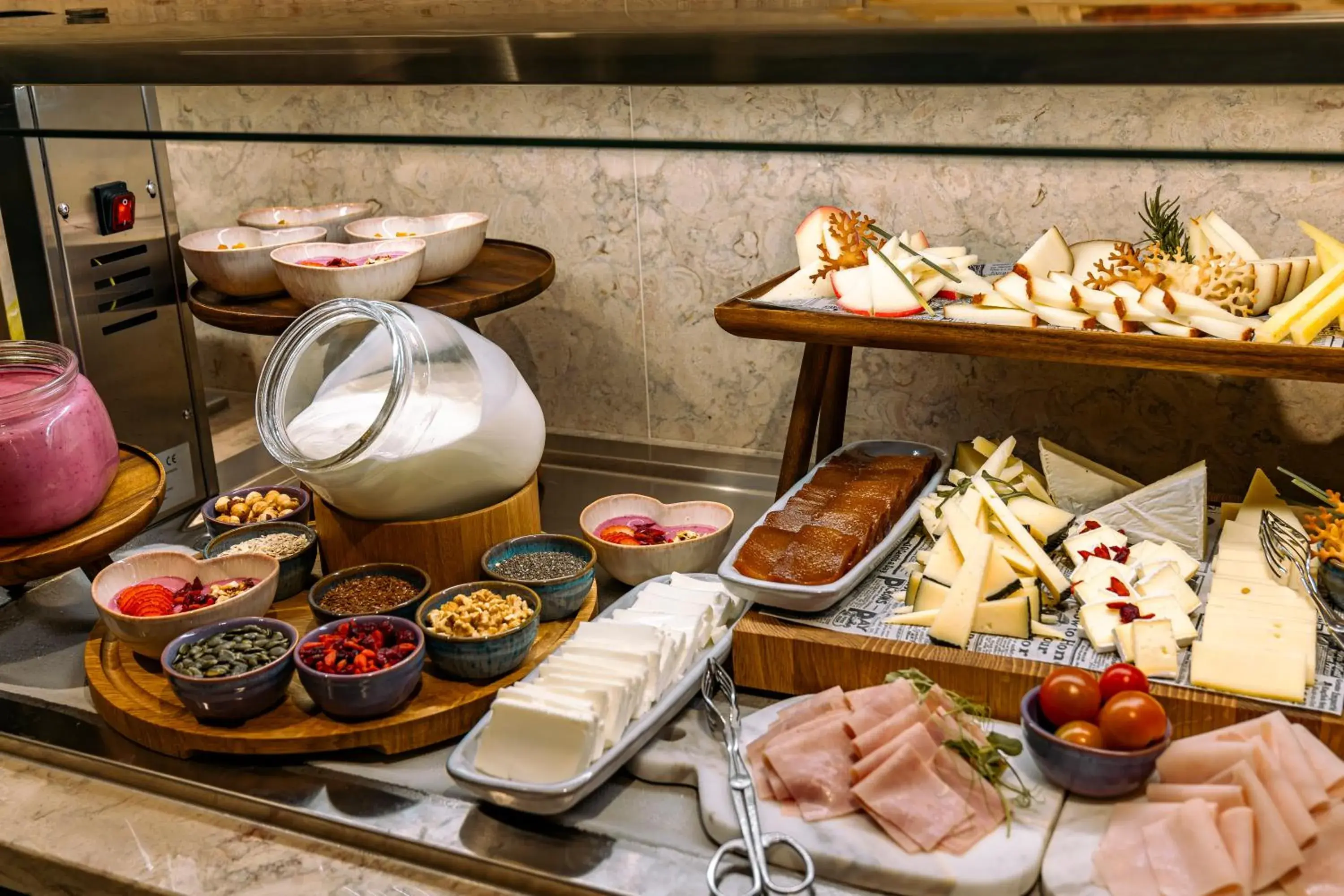 Buffet breakfast in Vincci Bonjardim Buffet breakfast in Vincci Bonjardim