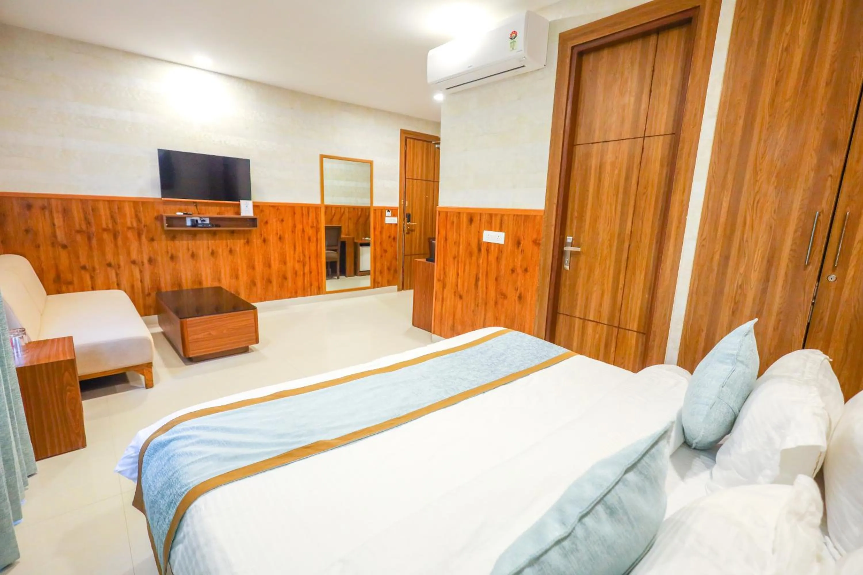 Photo of the whole room, Bed in Clay Inn Hotel, Sohna Road, Sector 49, Gurugram