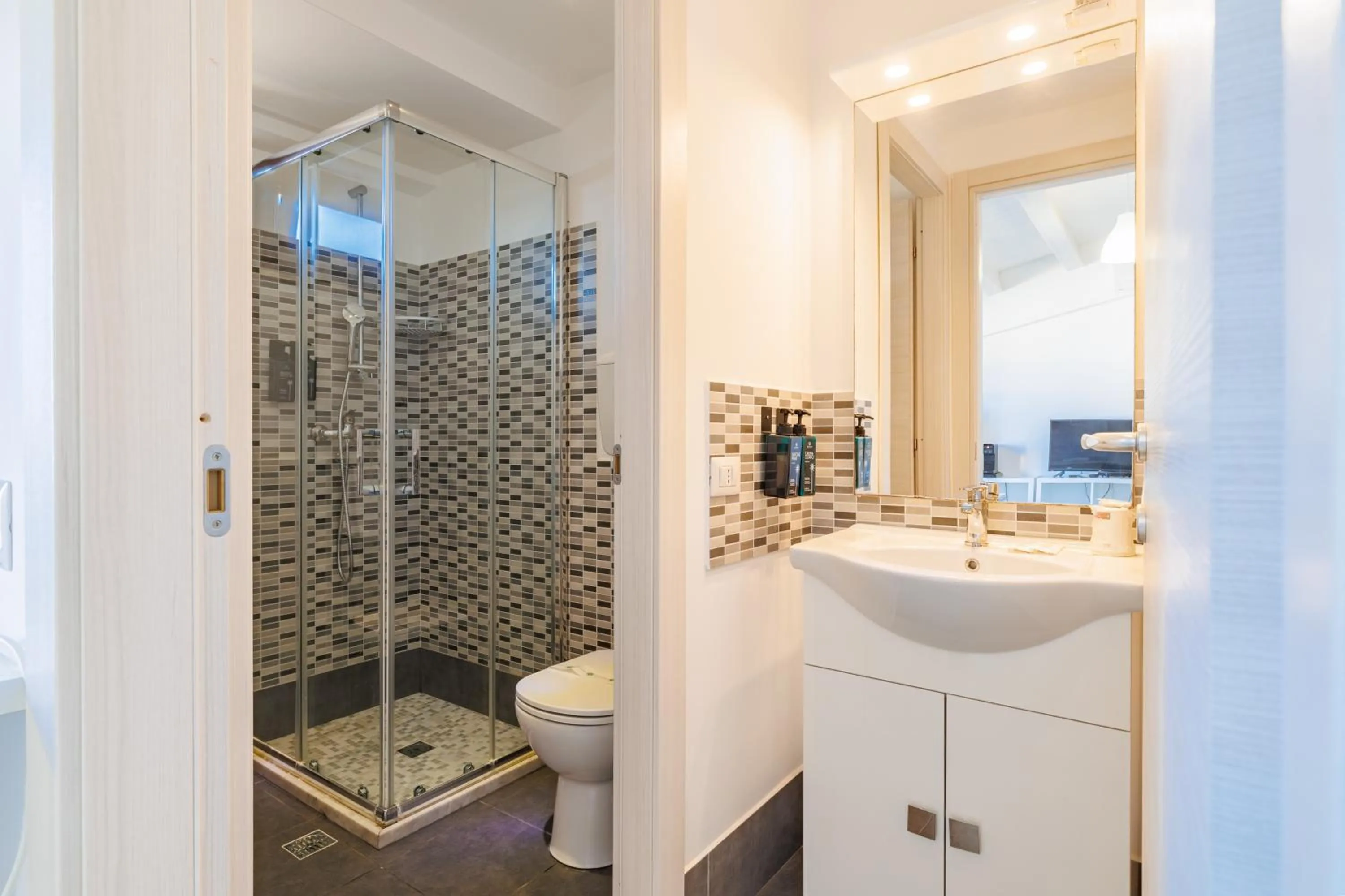 Bathroom in Marina di Petrolo Apartments