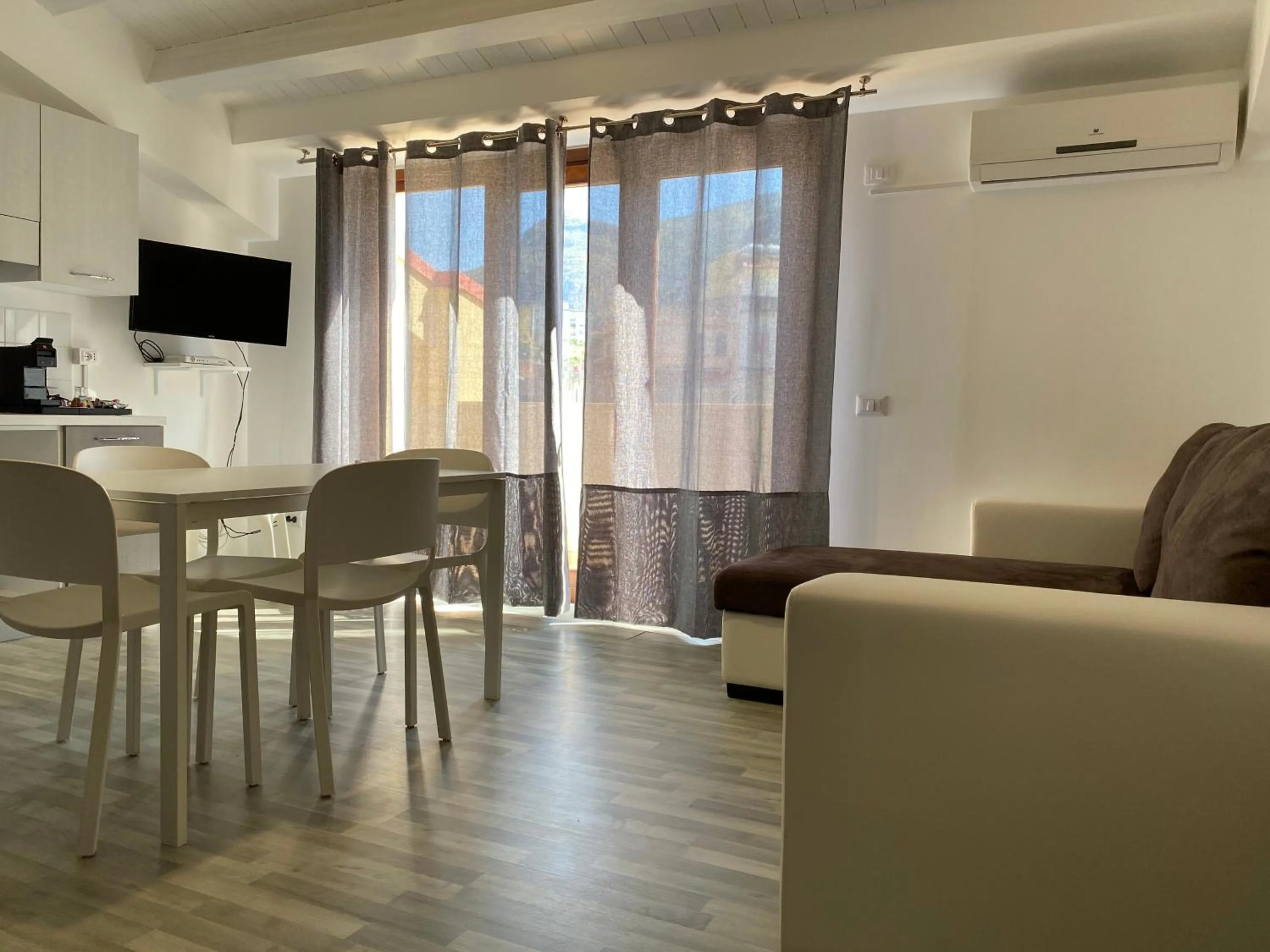 TV and multimedia in Marina di Petrolo Apartments