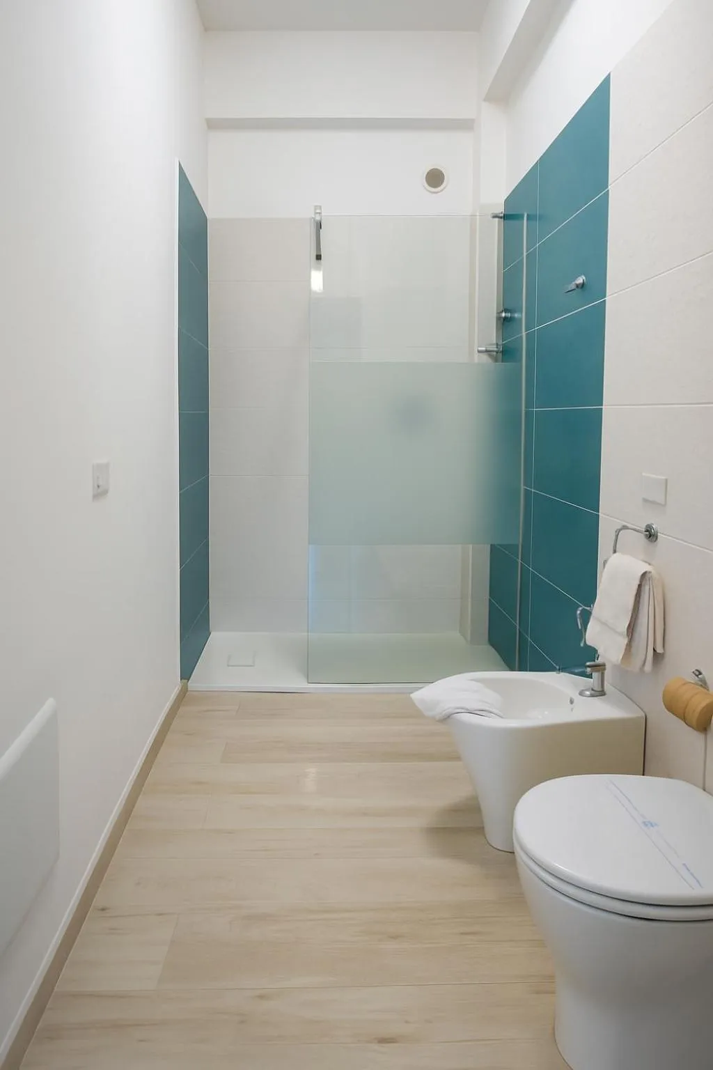 Shower in Marina di Petrolo Apartments
