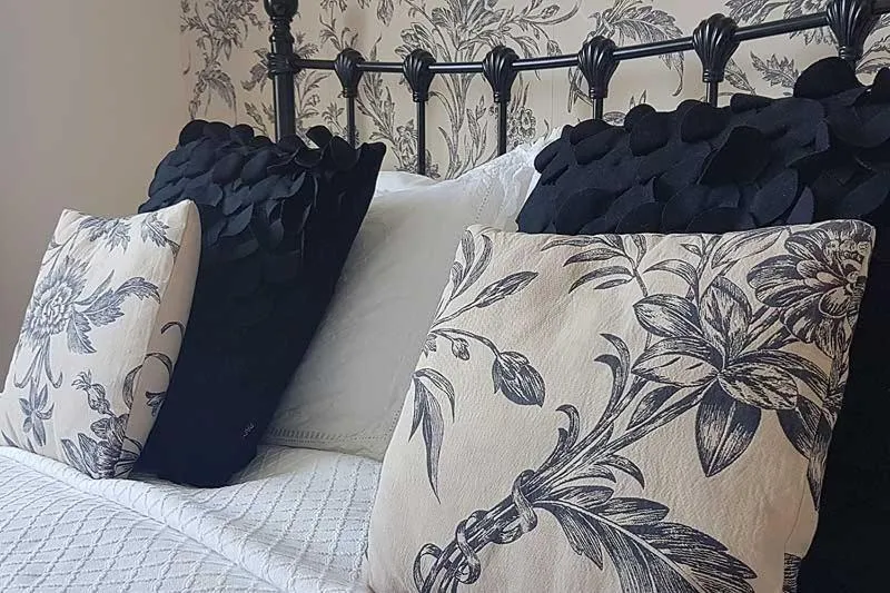 Bed in The Coast Yard B & B and Garden Chalets