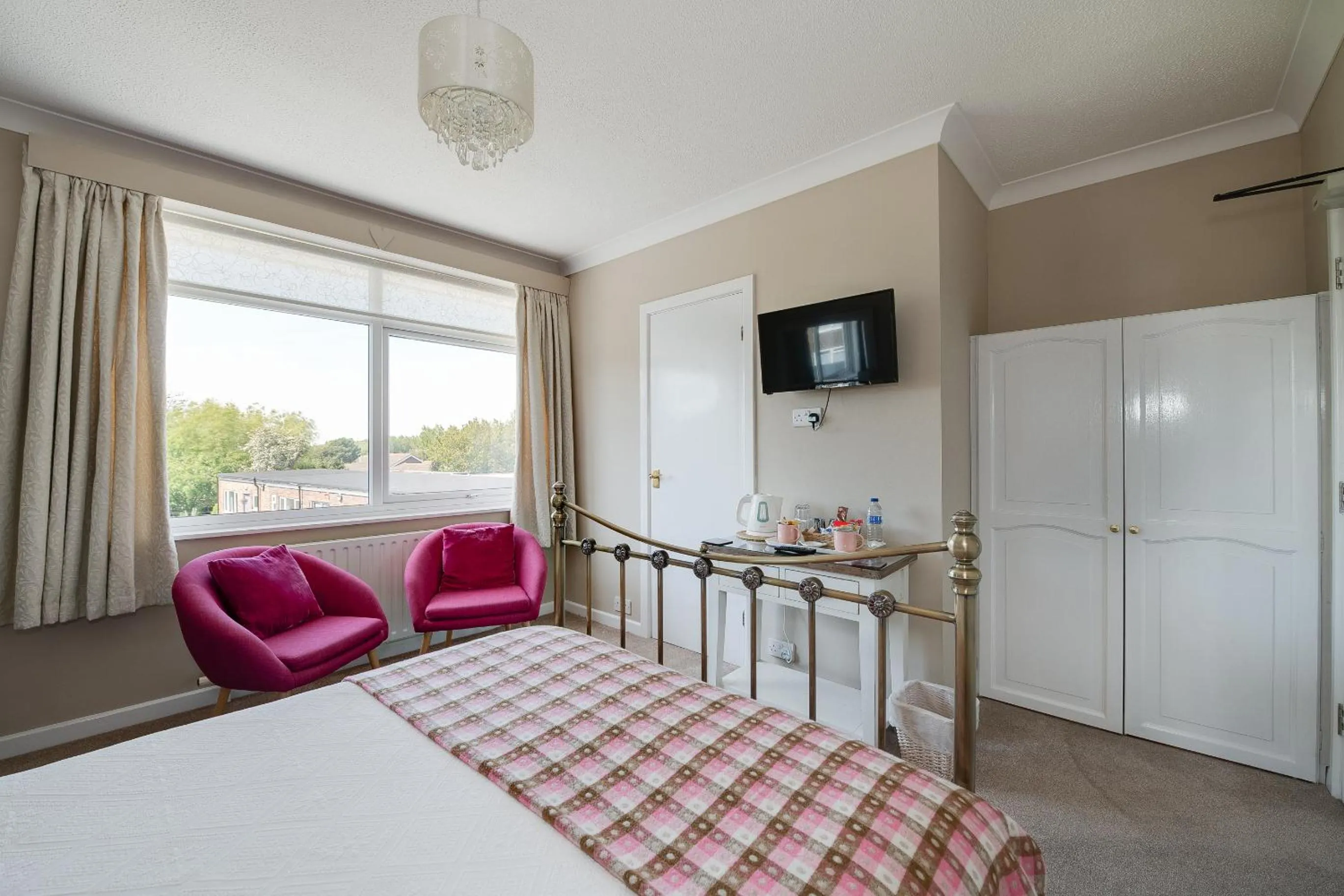 Photo of the whole room, Bed in The Coast Yard B & B and Garden Chalets