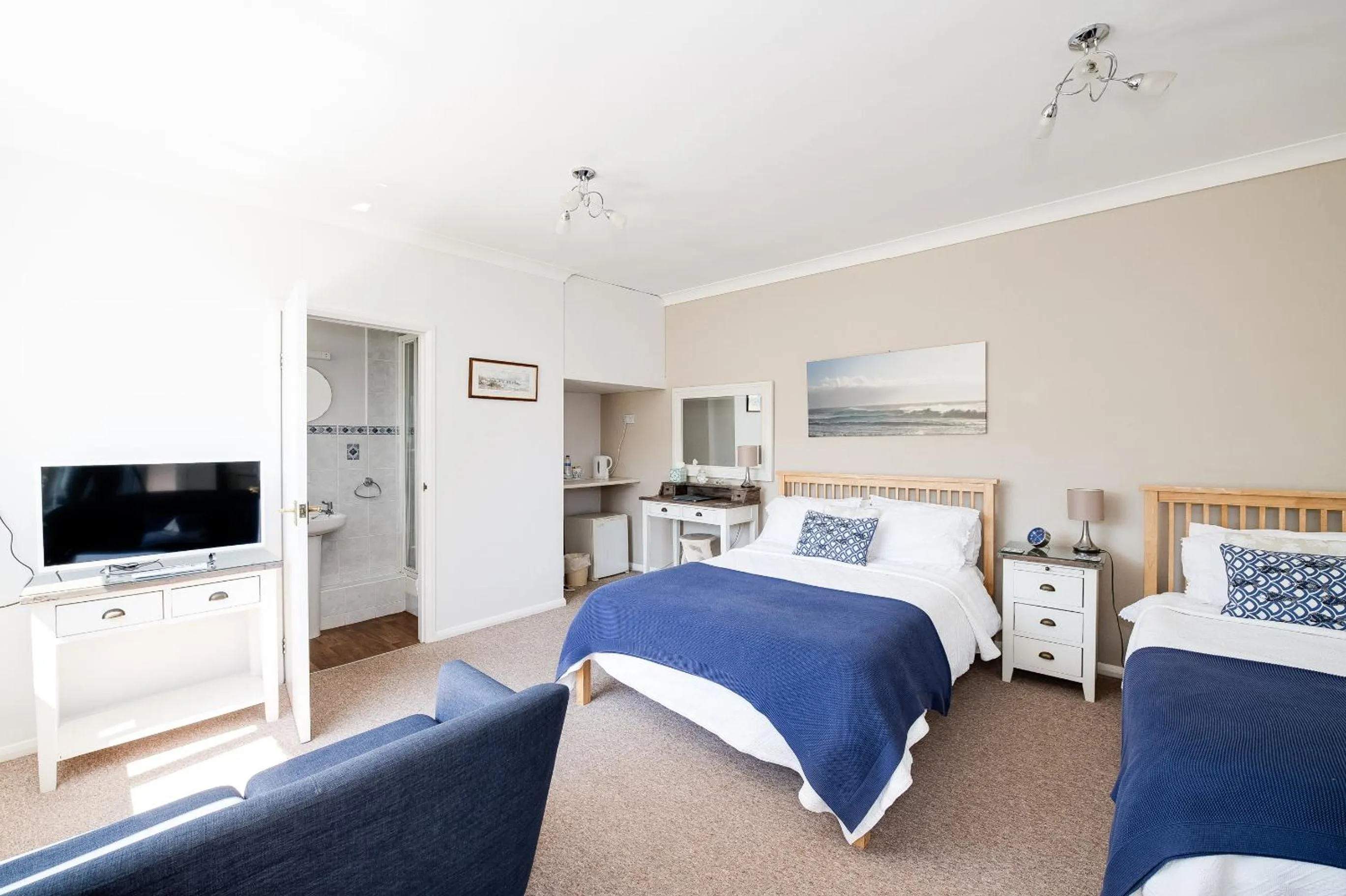 Photo of the whole room, Bed in The Coast Yard B & B and Garden Chalets