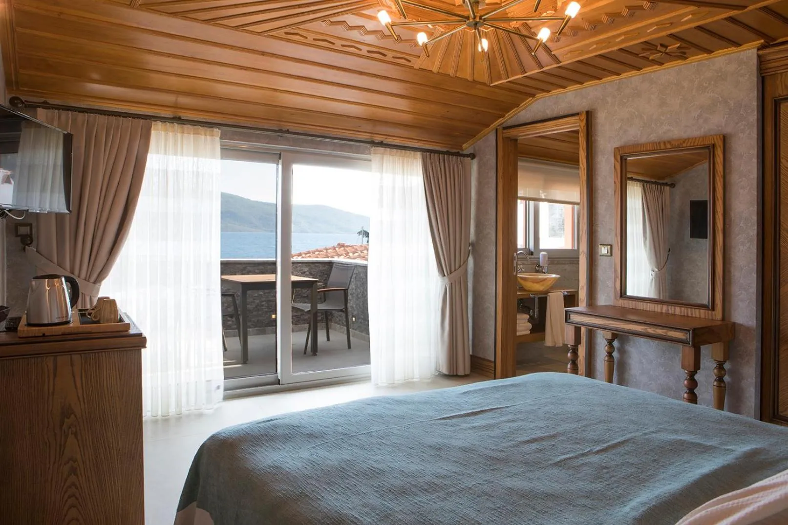 Balcony/Terrace, Bed in GÖKTÜRK OTEL