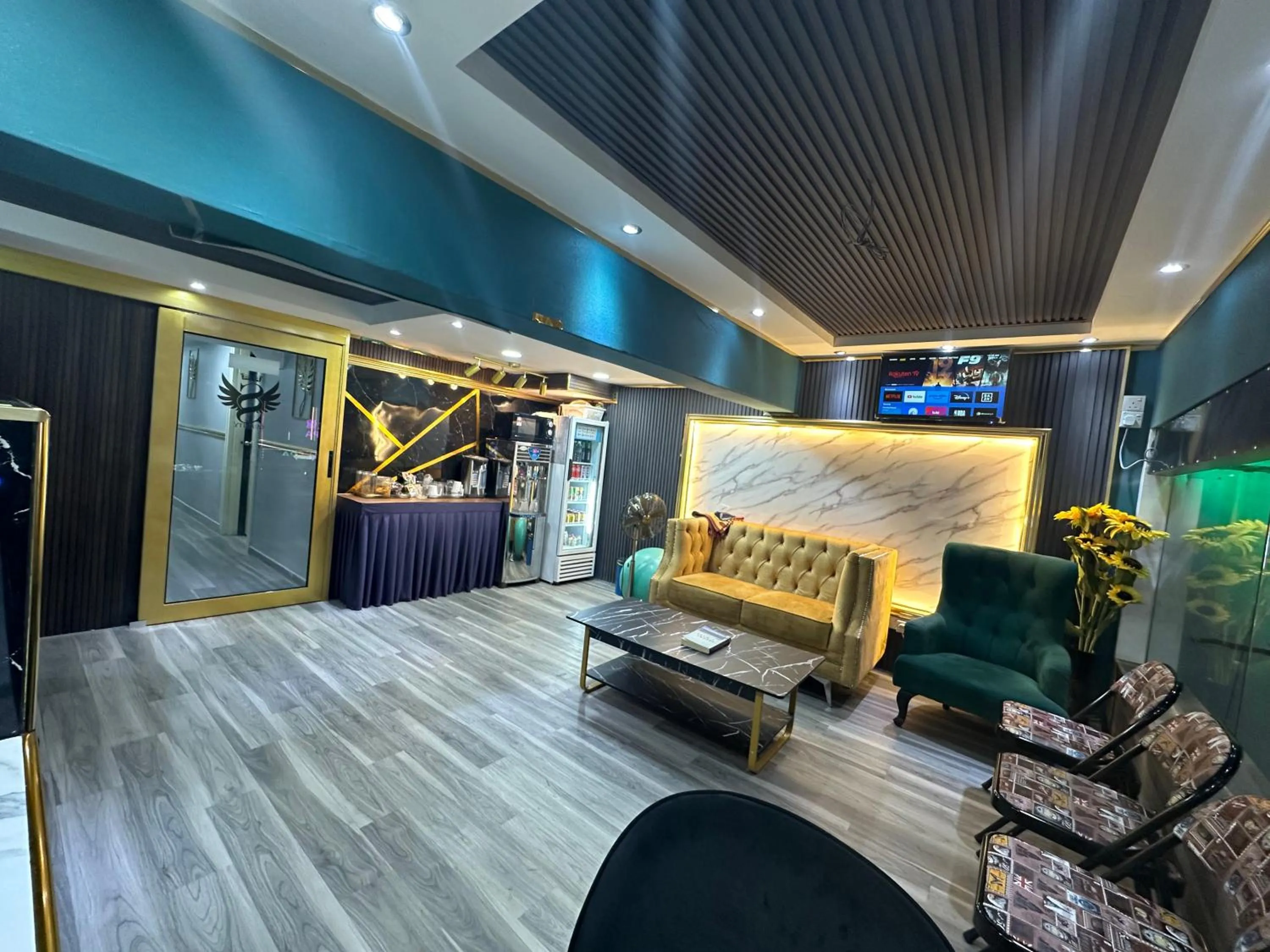 TV and multimedia in SS Grey Hotel