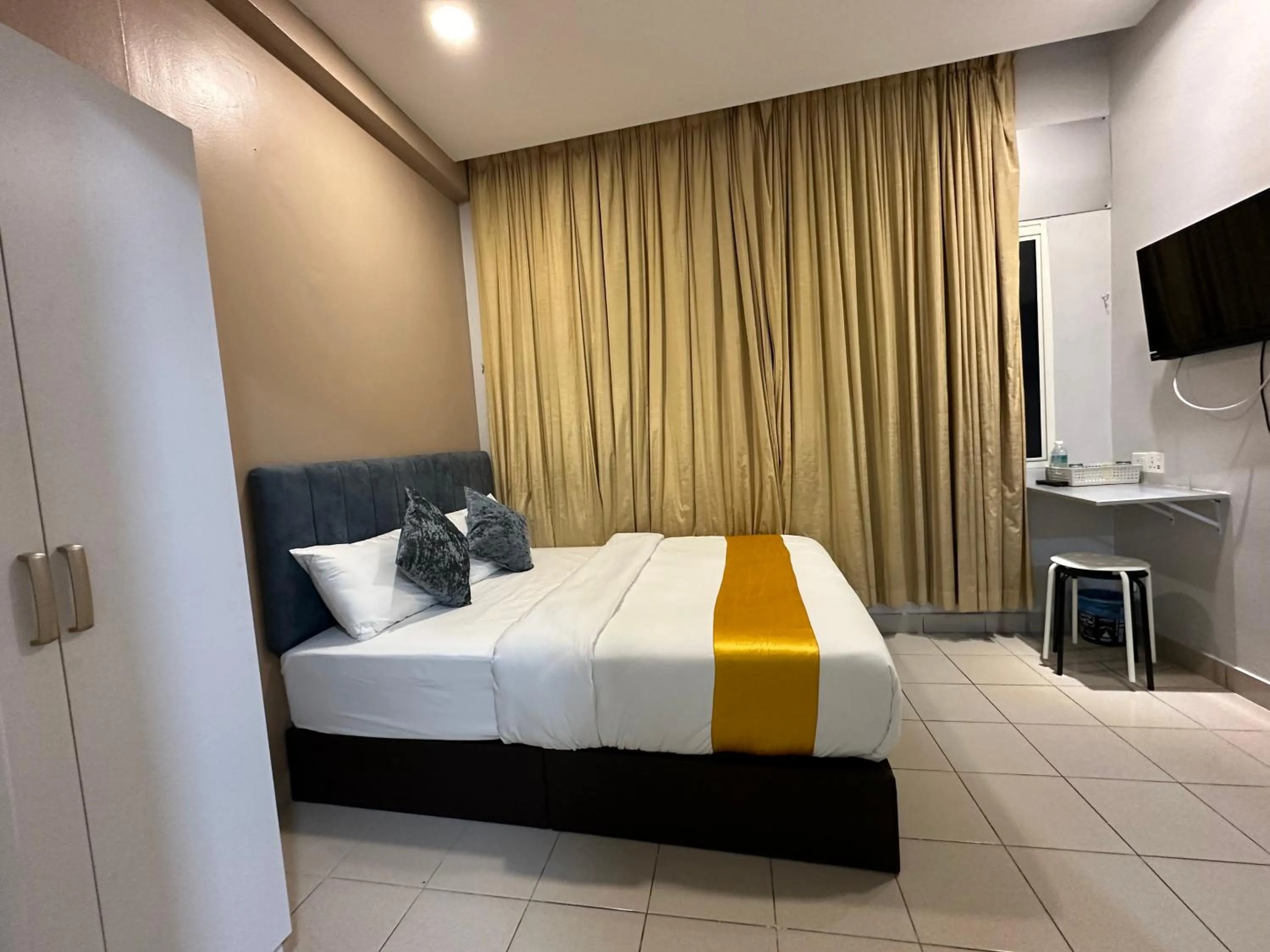 Bed in SS Grey Hotel