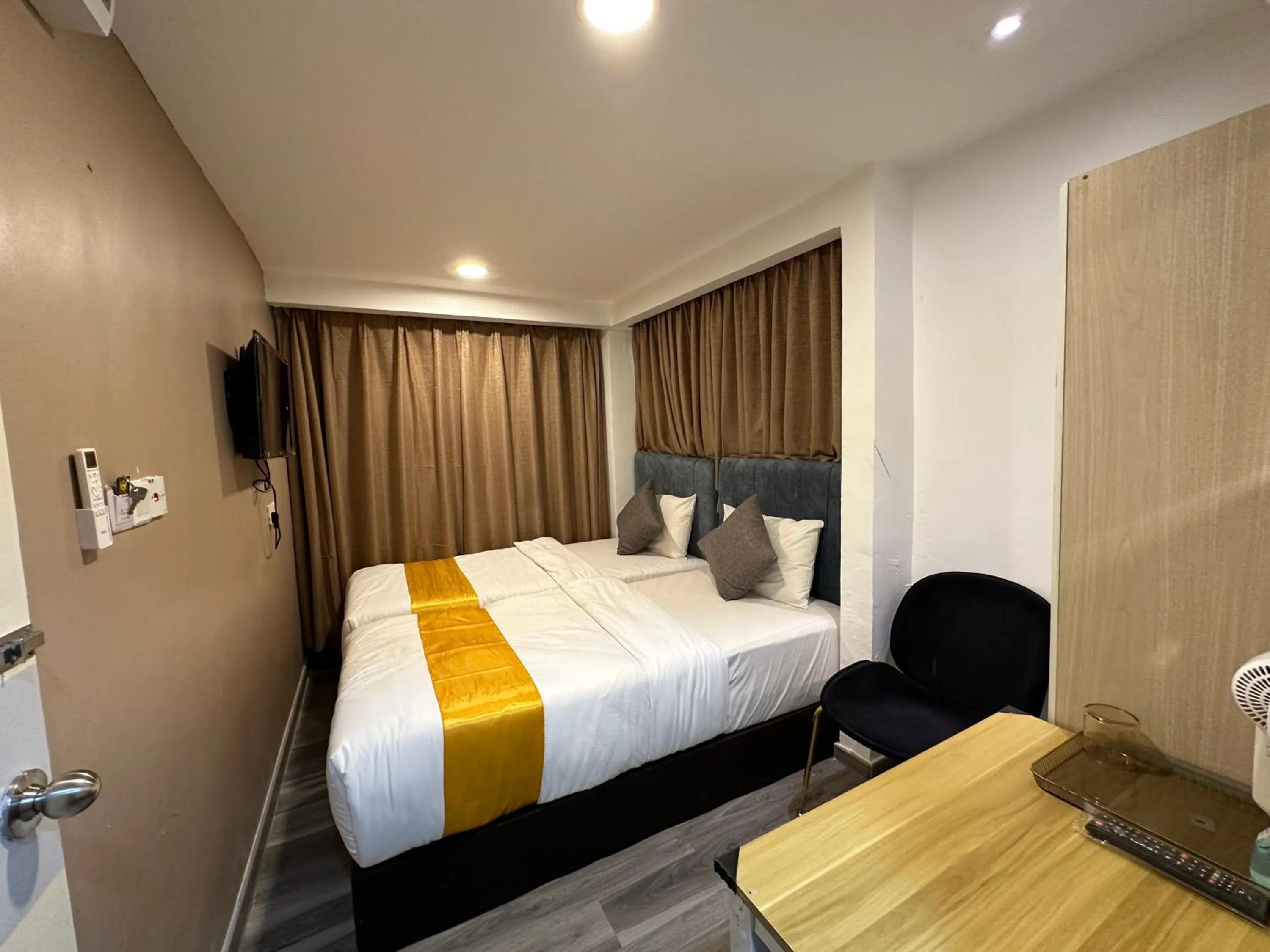 Photo of the whole room, Bed in SS Grey Hotel