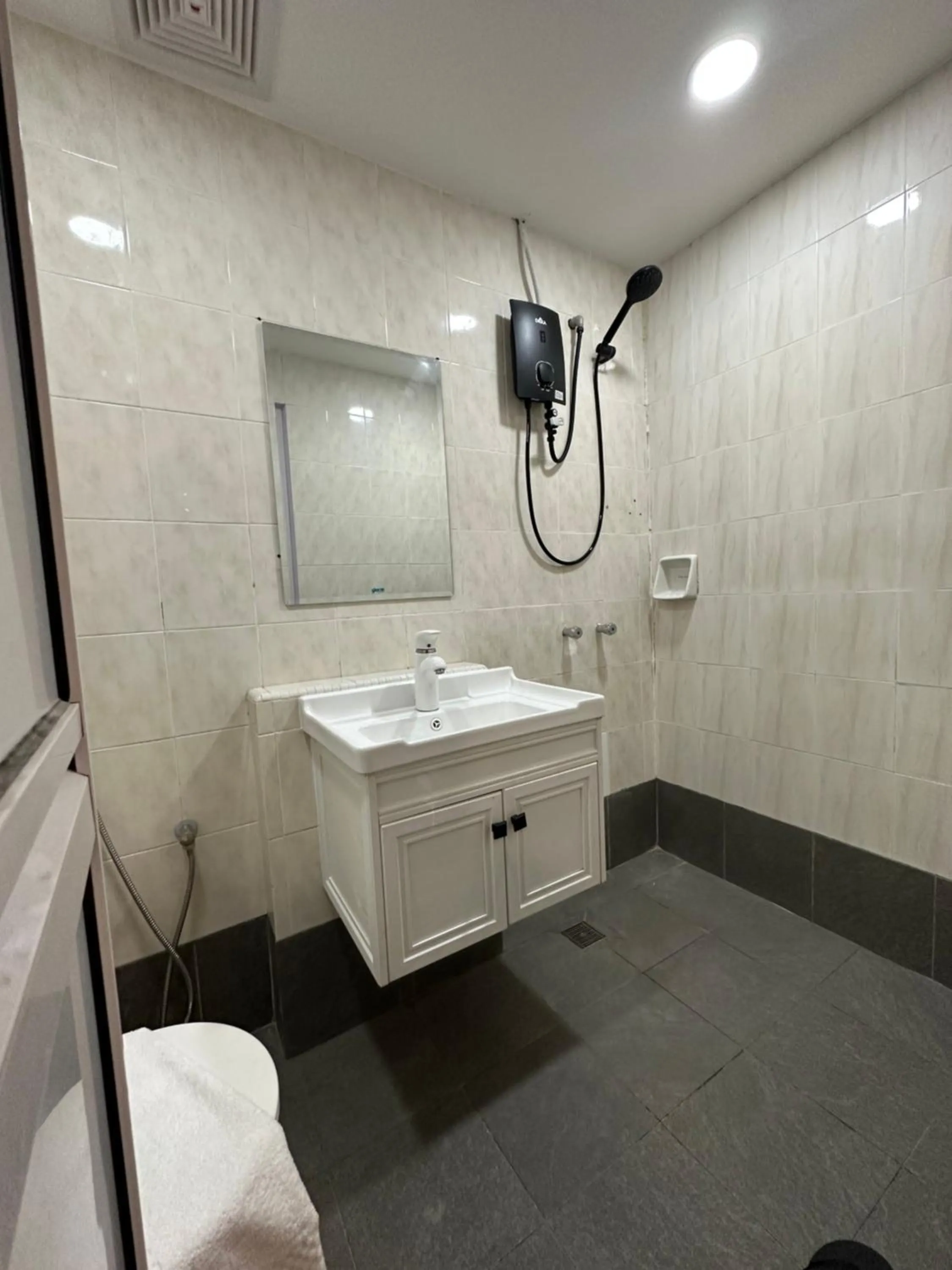 Shower in SS Grey Hotel