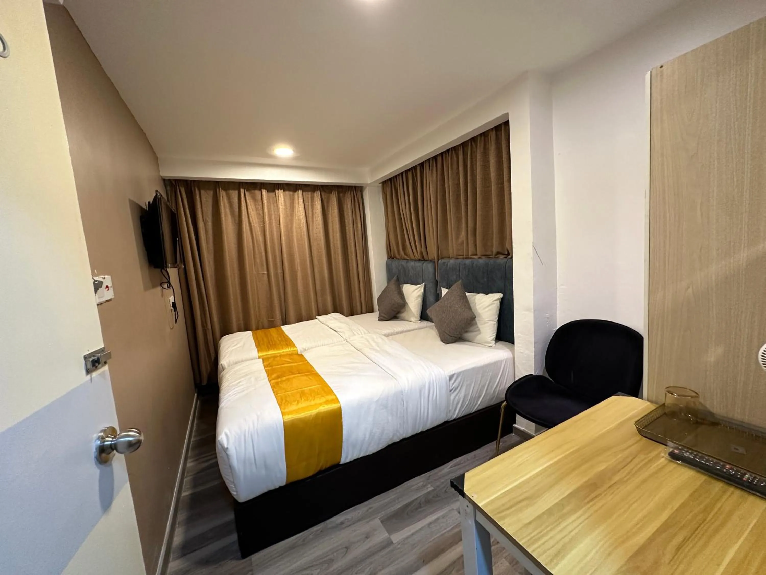 Photo of the whole room, Bed in SS Grey Hotel