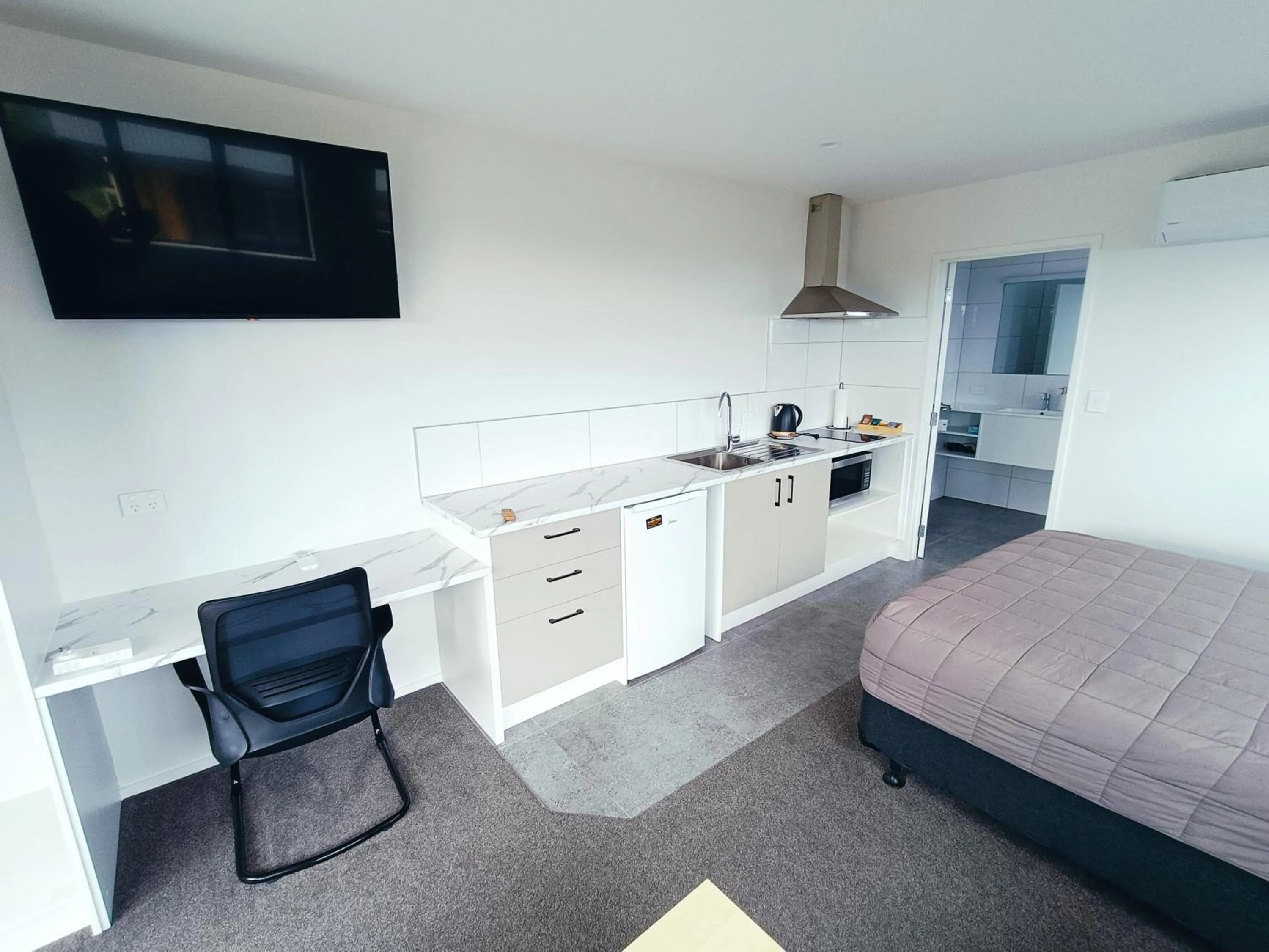 Bed in Kerigold Secluded Chalets Motel