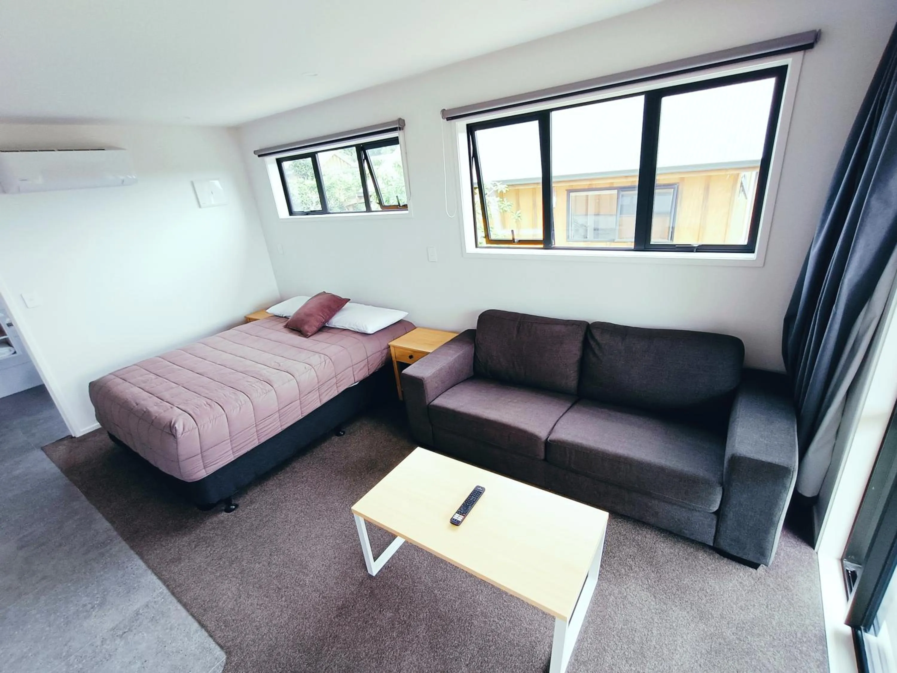 Bed in Kerigold Secluded Chalets Motel