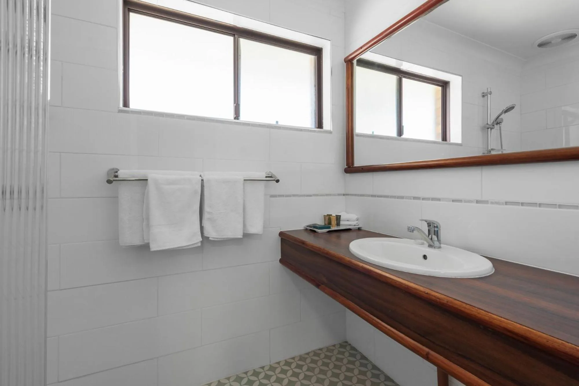 Bathroom in Bomaderry Motor Inn