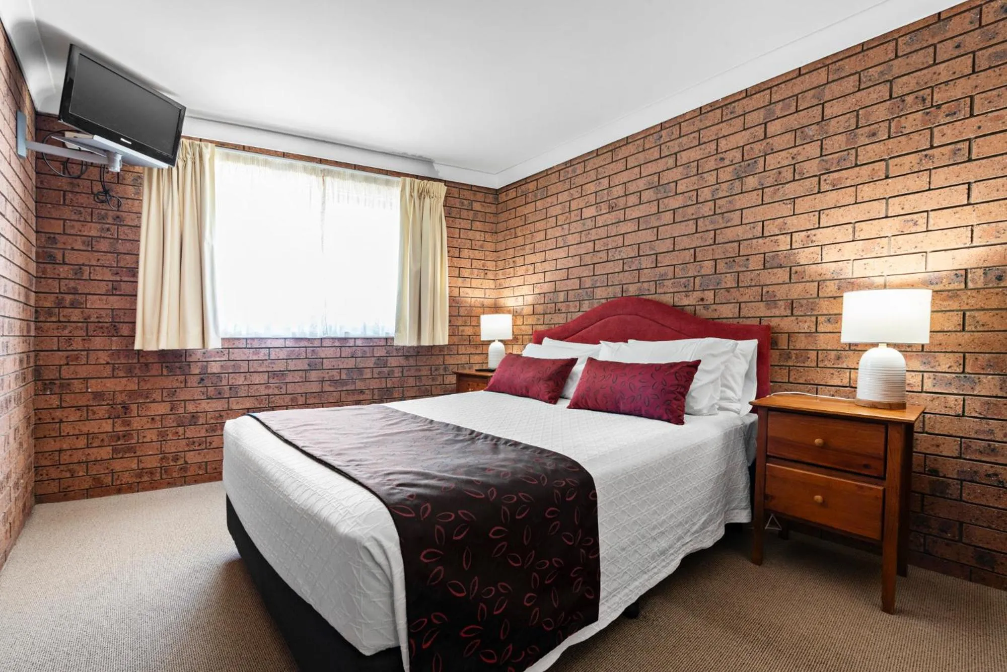 Bed in Bomaderry Motor Inn