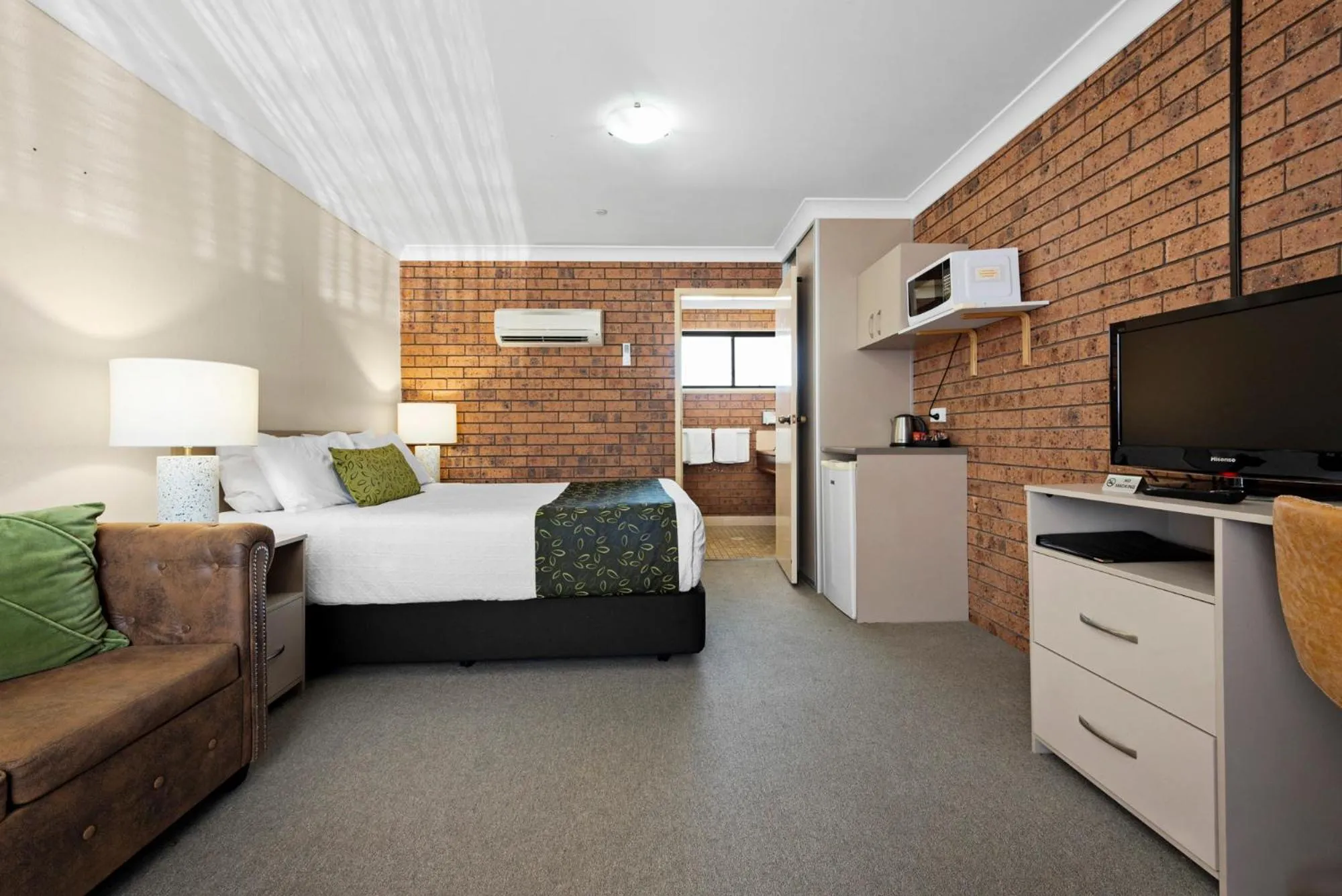 Photo of the whole room, Bed in Bomaderry Motor Inn