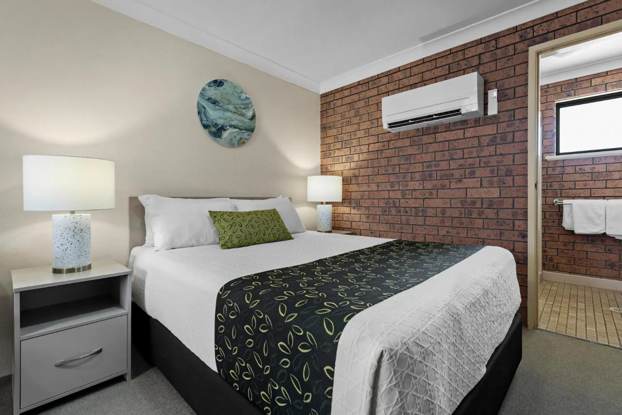 Queen Room in Bomaderry Motor Inn Queen Room in Bomaderry Motor Inn