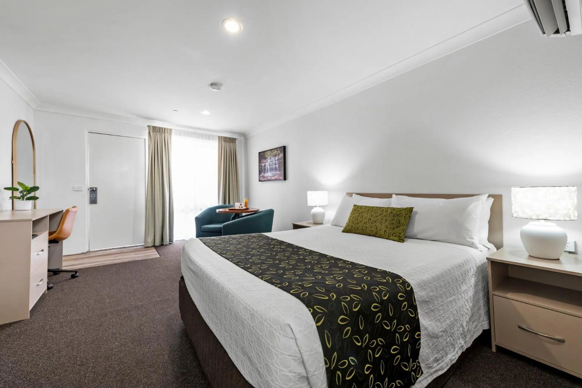 Photo of the whole room, Bed in Bomaderry Motor Inn