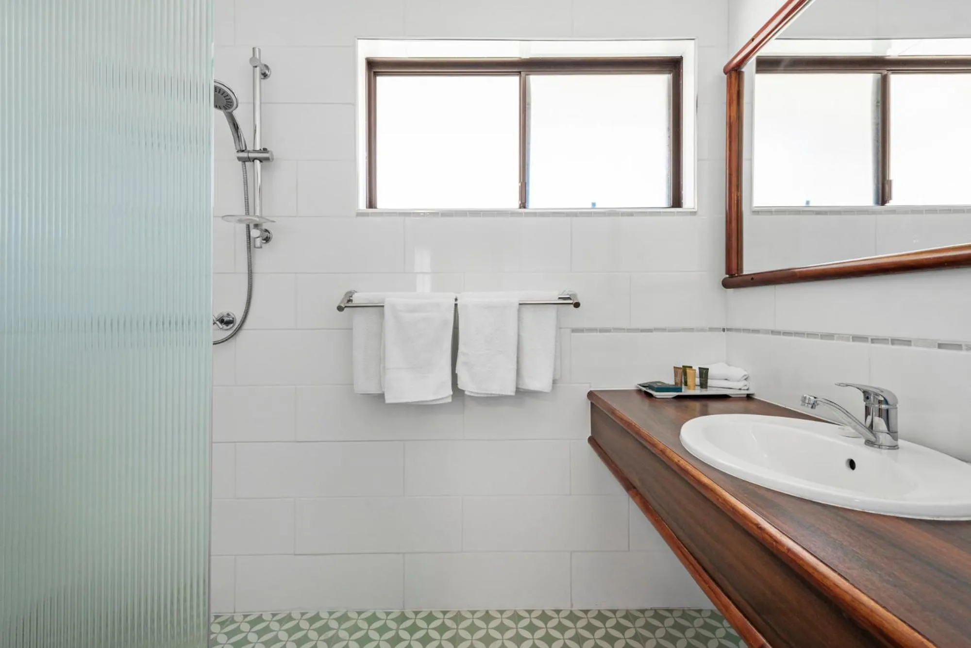 Bathroom in Bomaderry Motor Inn