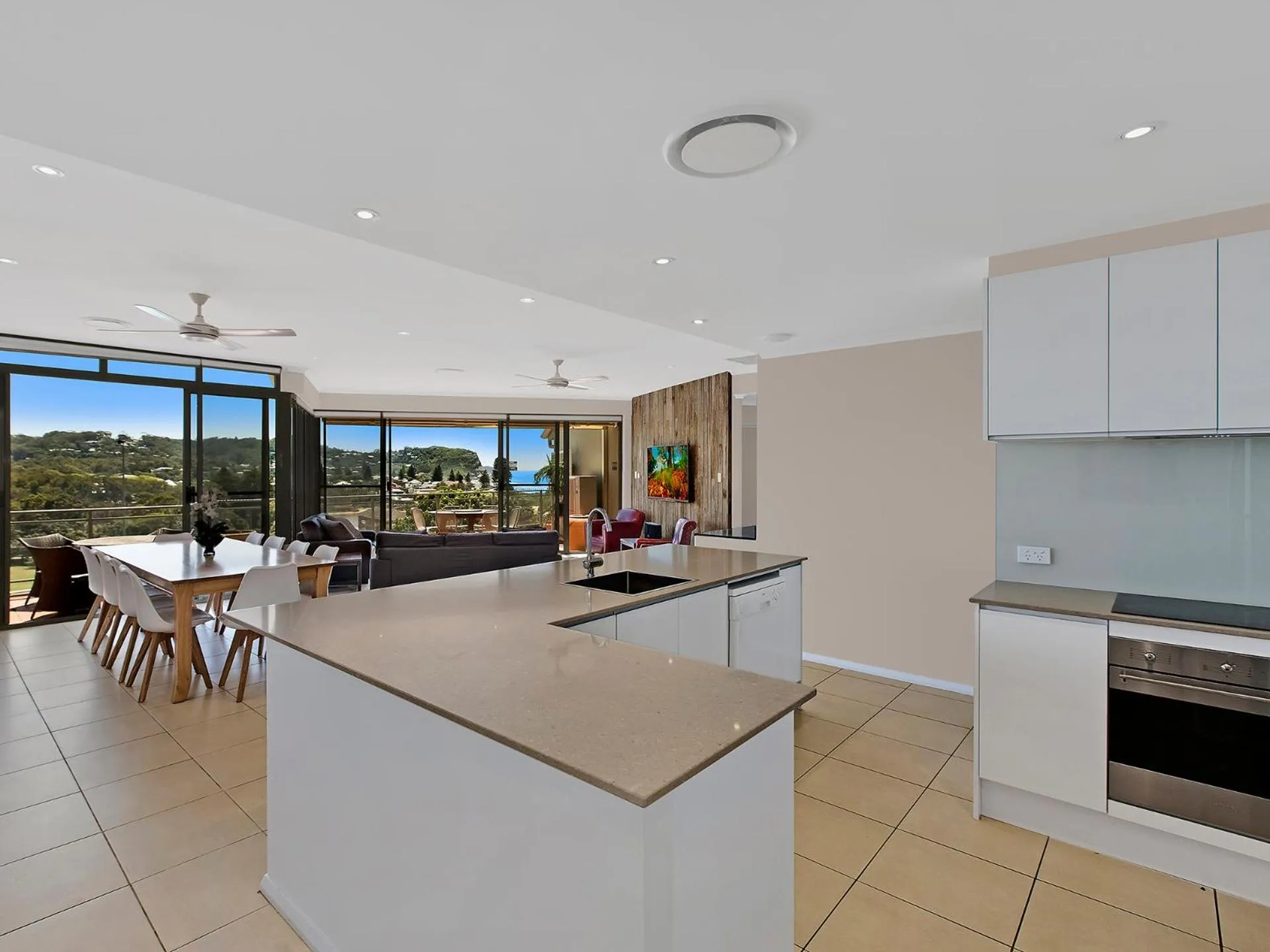 Kitchen or kitchenette, Kitchen/Kitchenette in Avoca Palms Resort