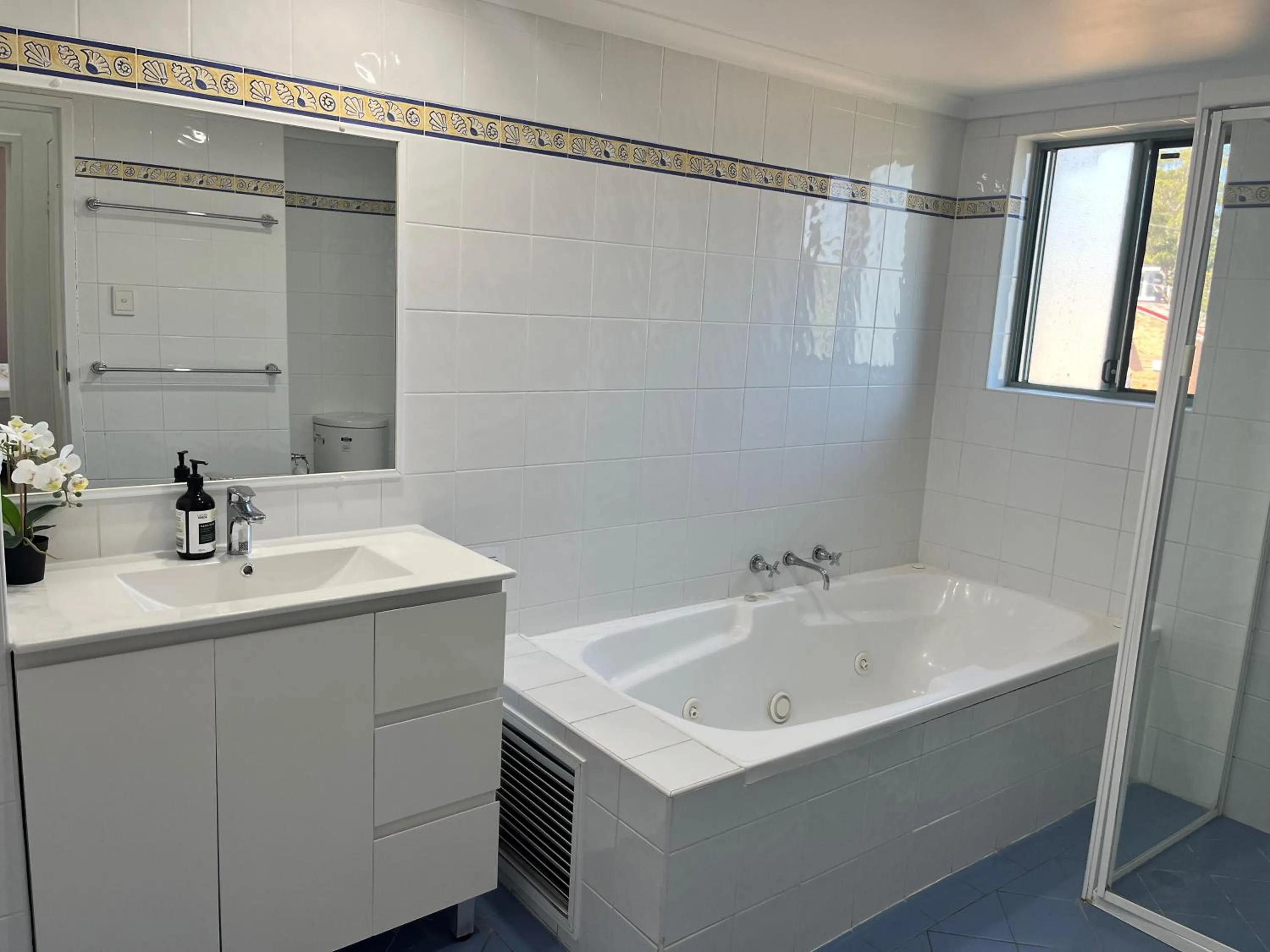 Bathroom in Avoca Palms Resort