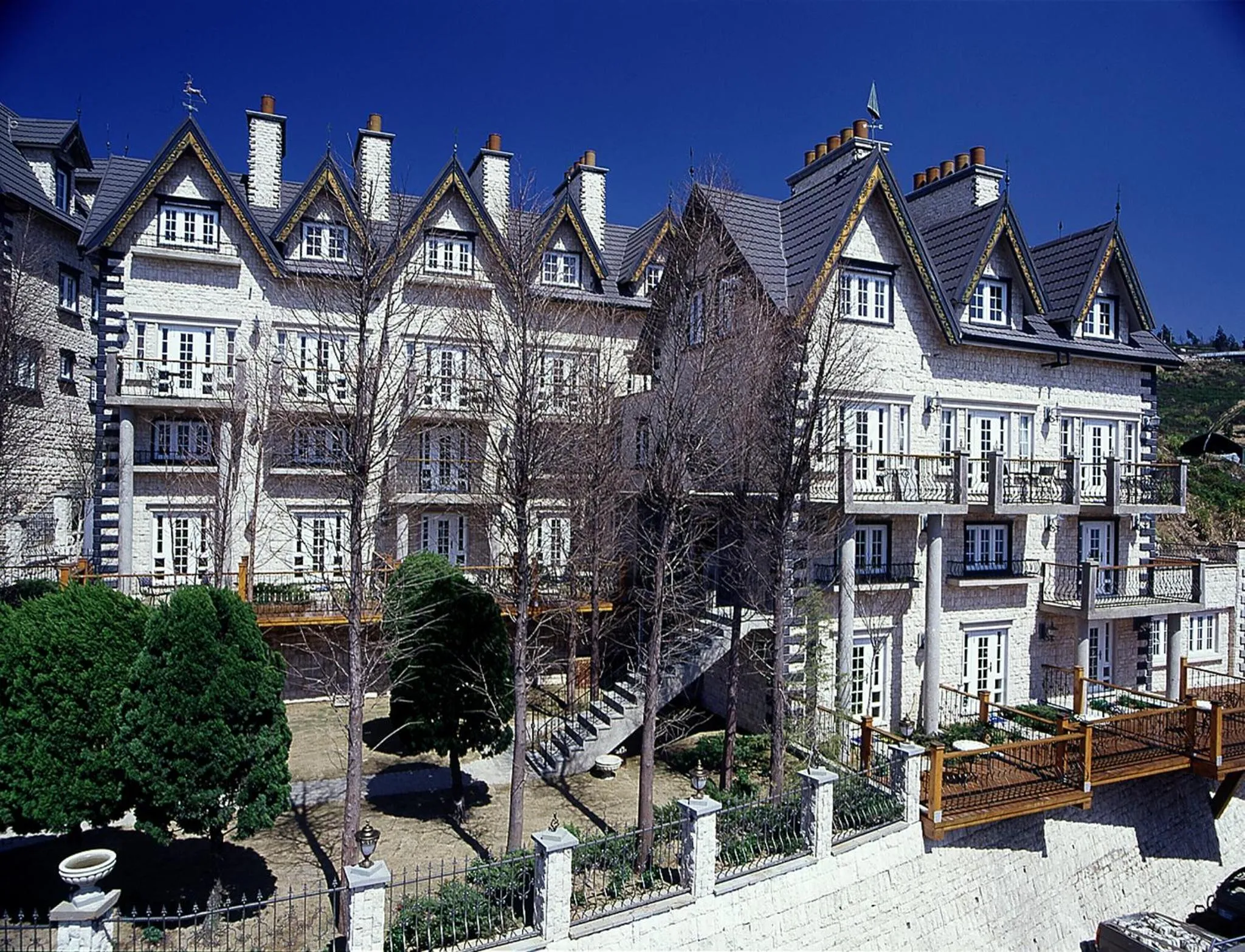 Facade/entrance in Shangrila Music Villa
