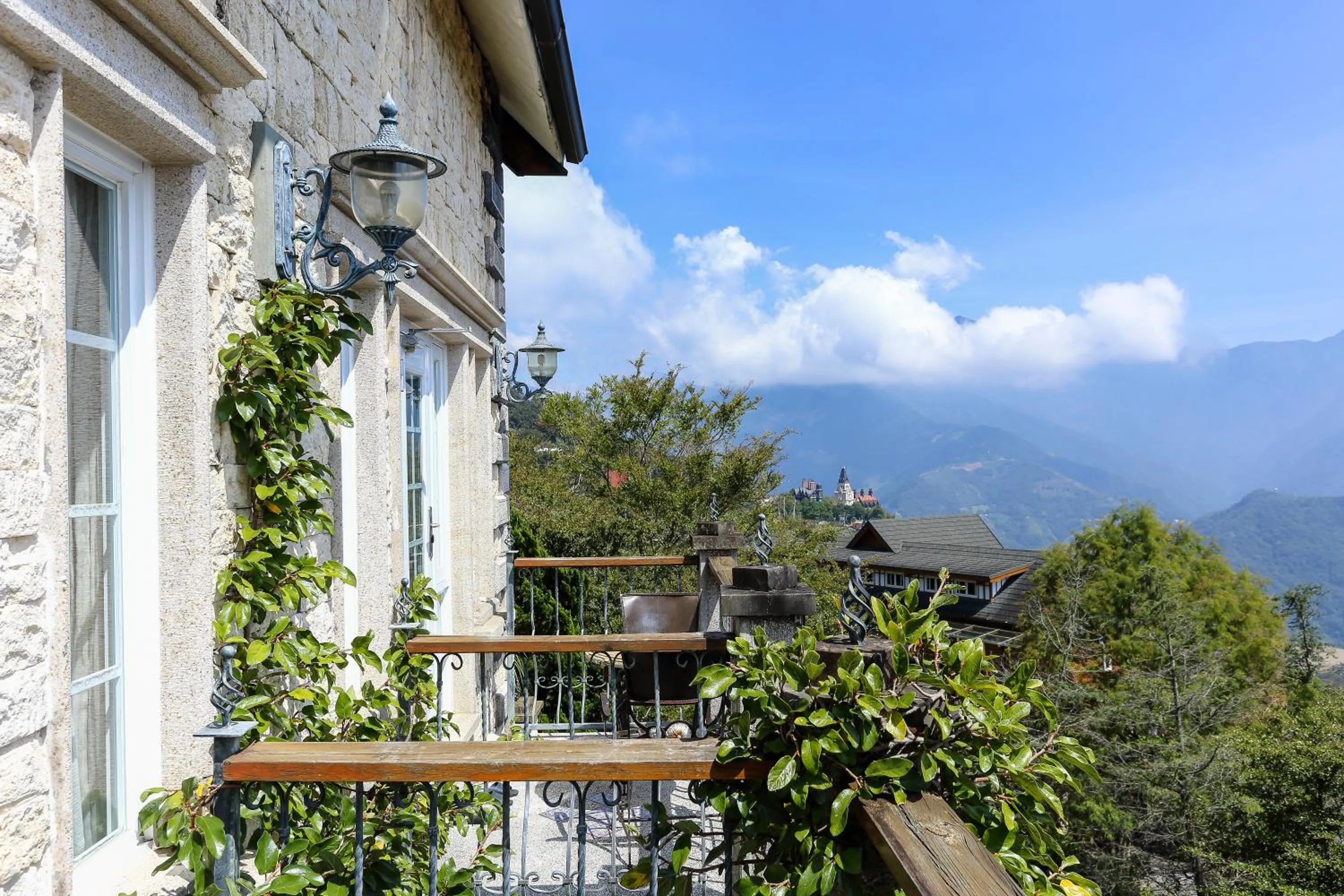 Mountain view in Shangrila Music Villa