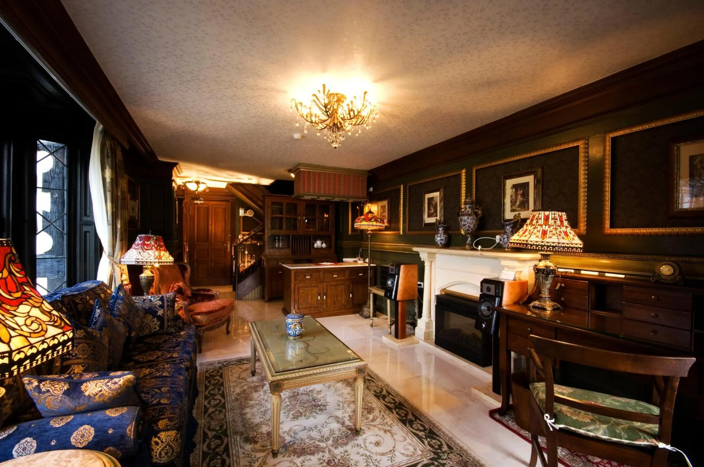 Photo of the whole room in The Old England Manor