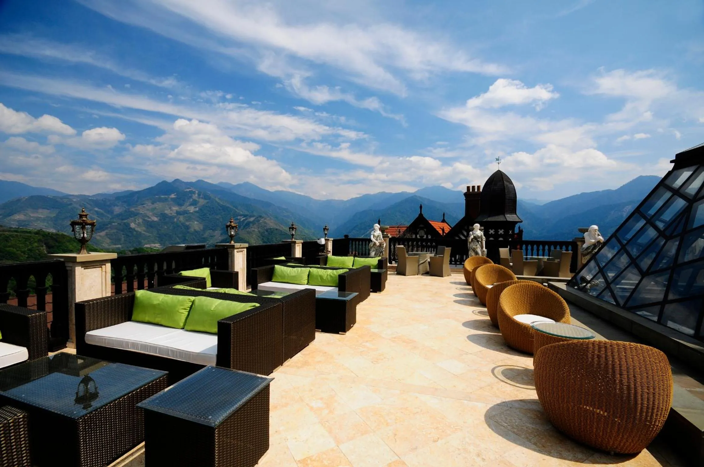 Lounge or bar in The Old England Manor