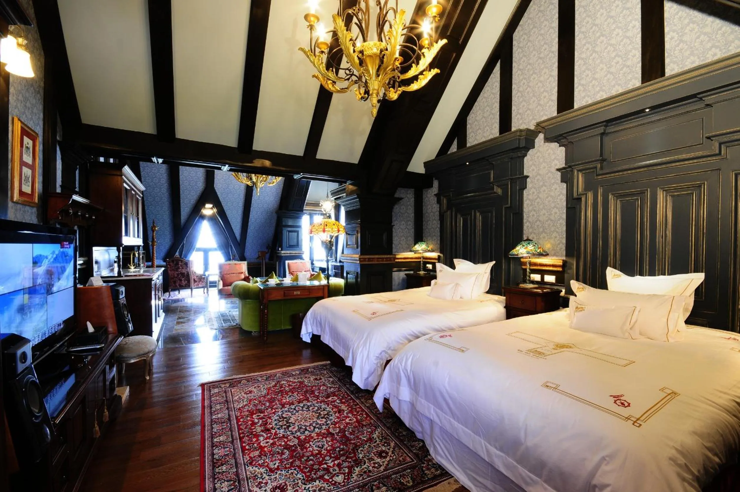 Bed in The Old England Manor