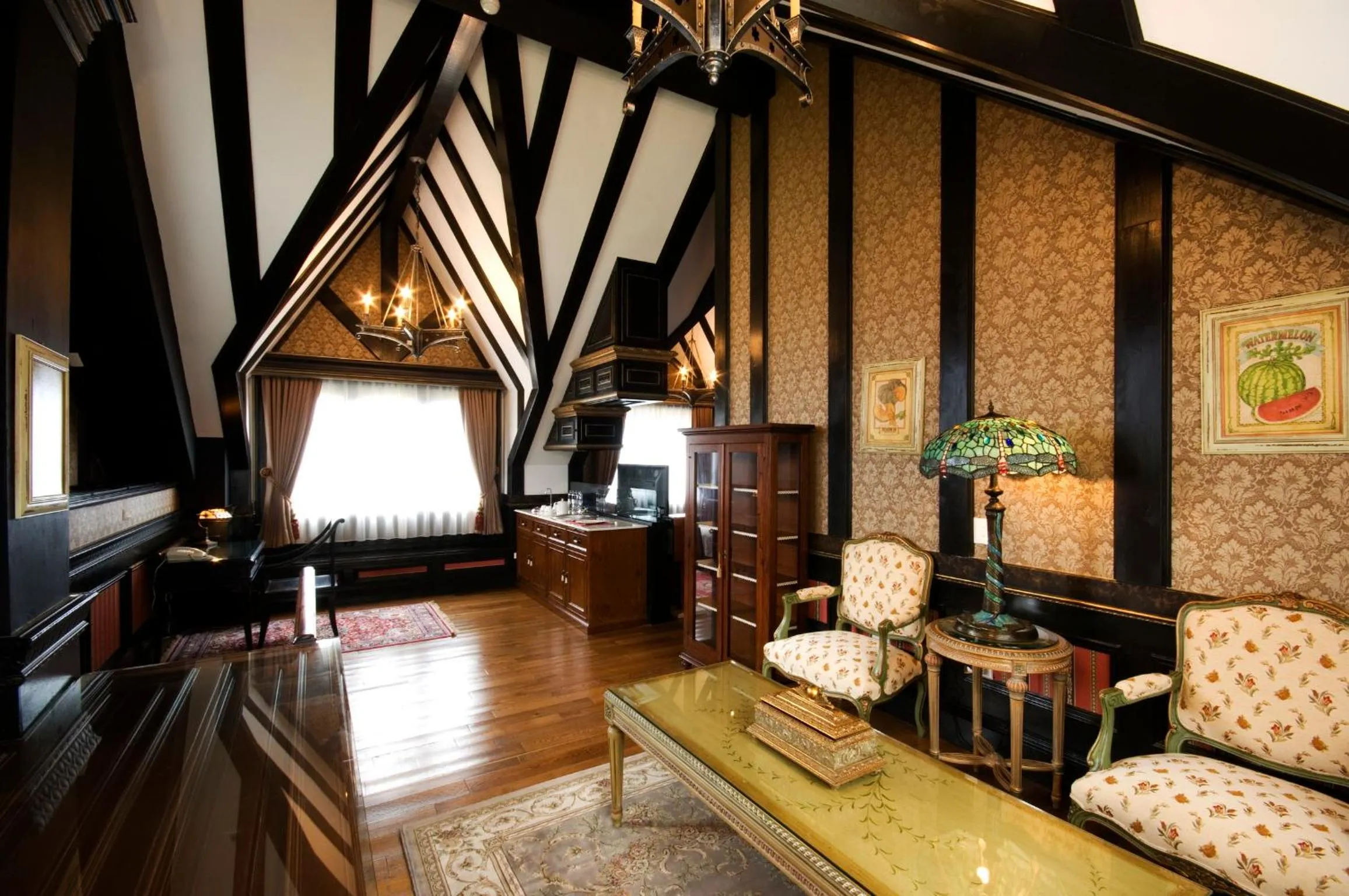 Photo of the whole room in The Old England Manor