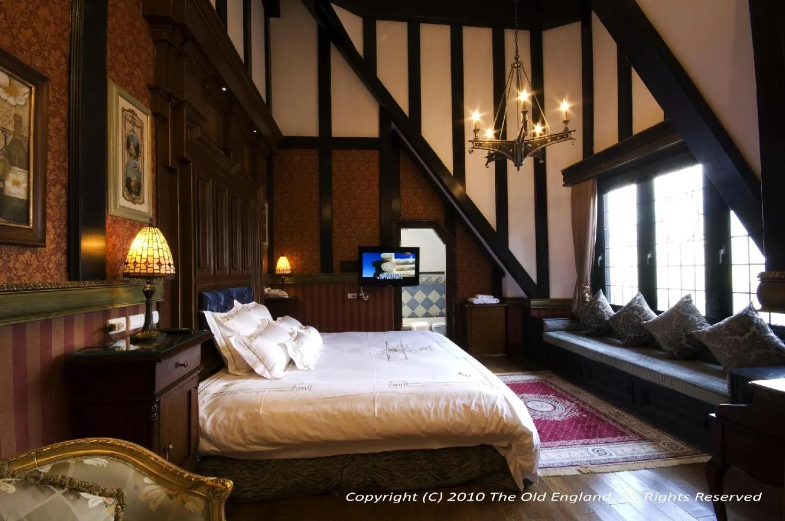 Bed in The Old England Manor