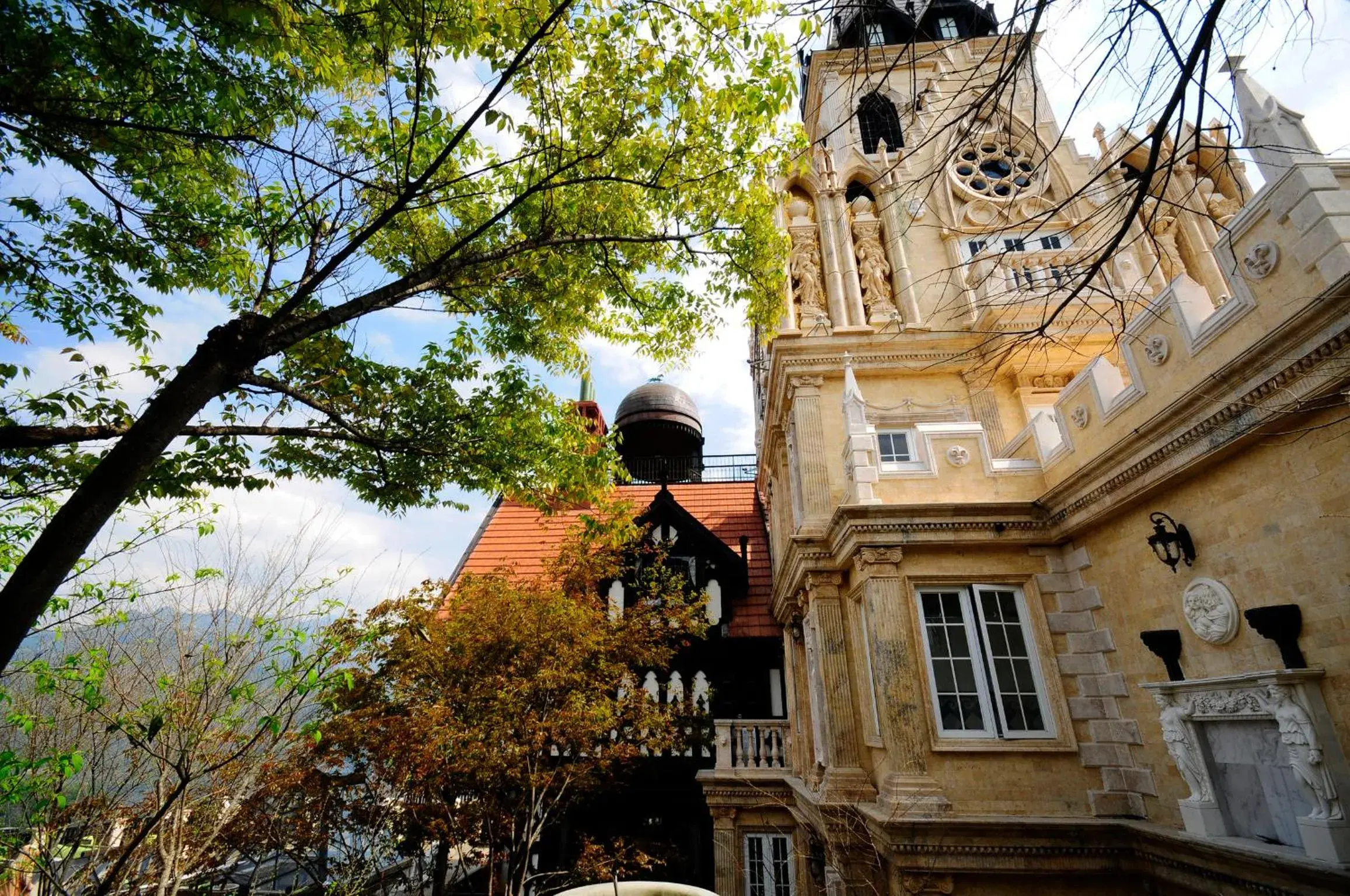 Facade/entrance in The Old England Manor Facade/entrance in The Old England Manor