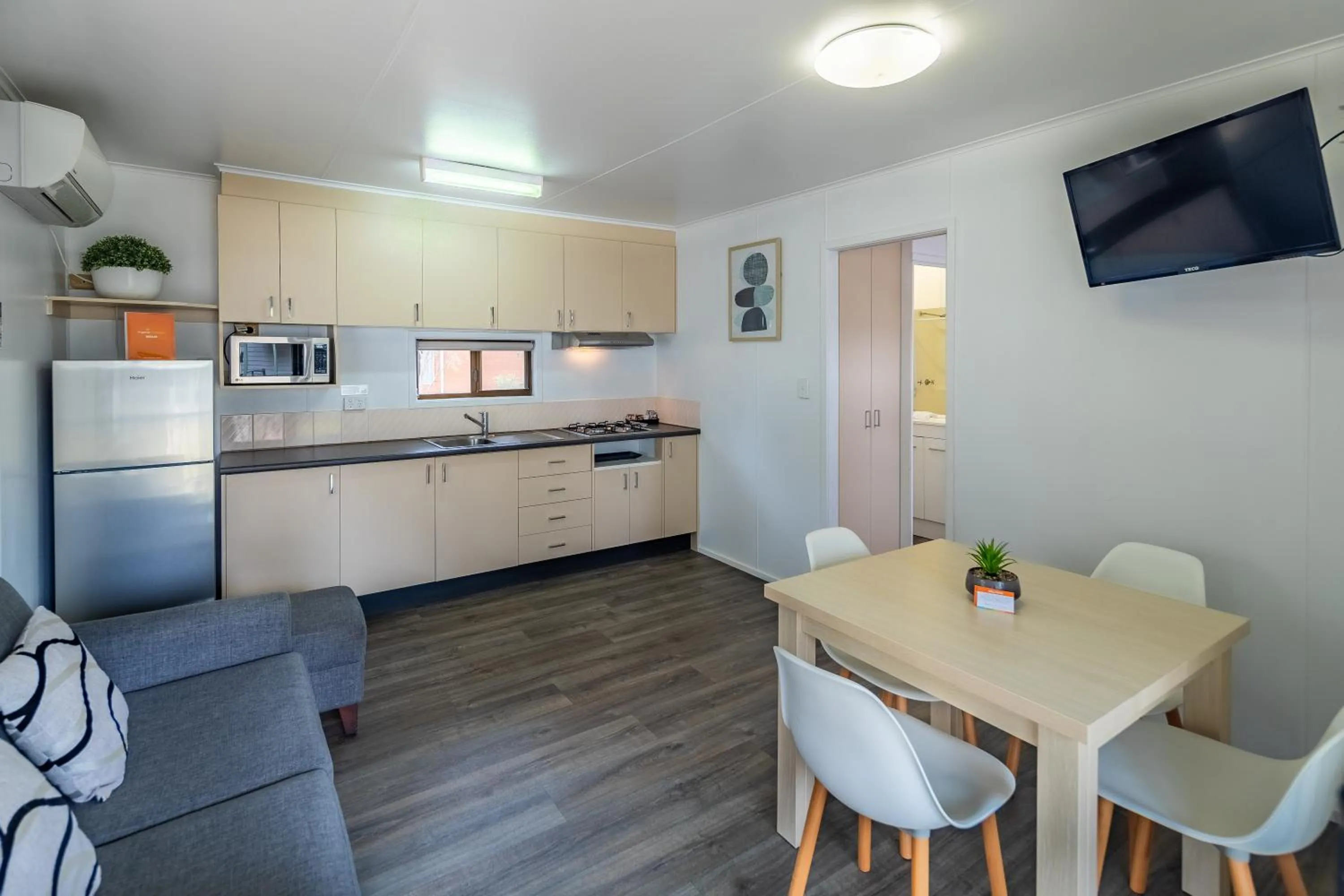 Kitchen or kitchenette in NRMA Broulee Holiday park