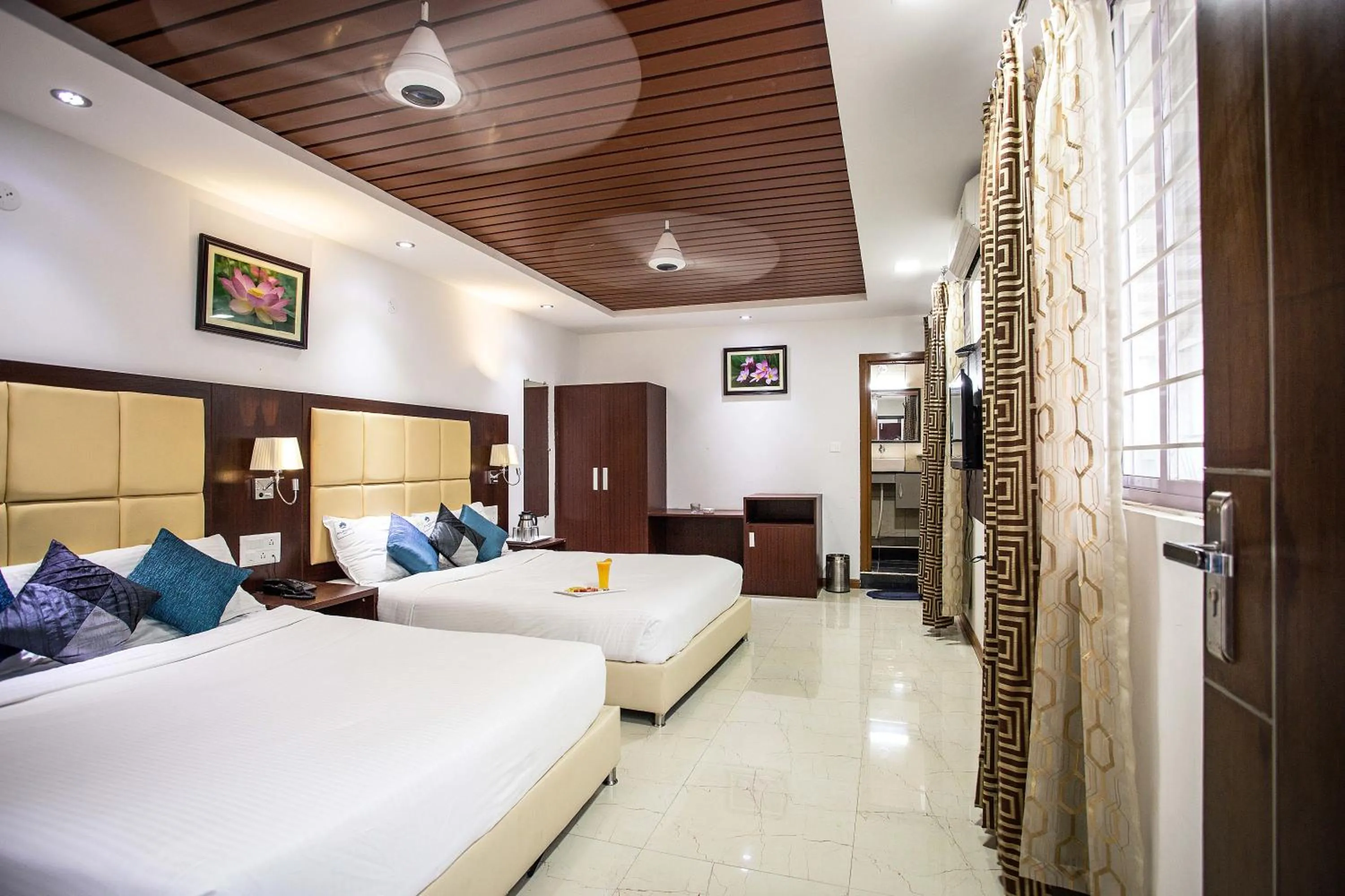 Decorative detail, Bed in Rajmahal Inn